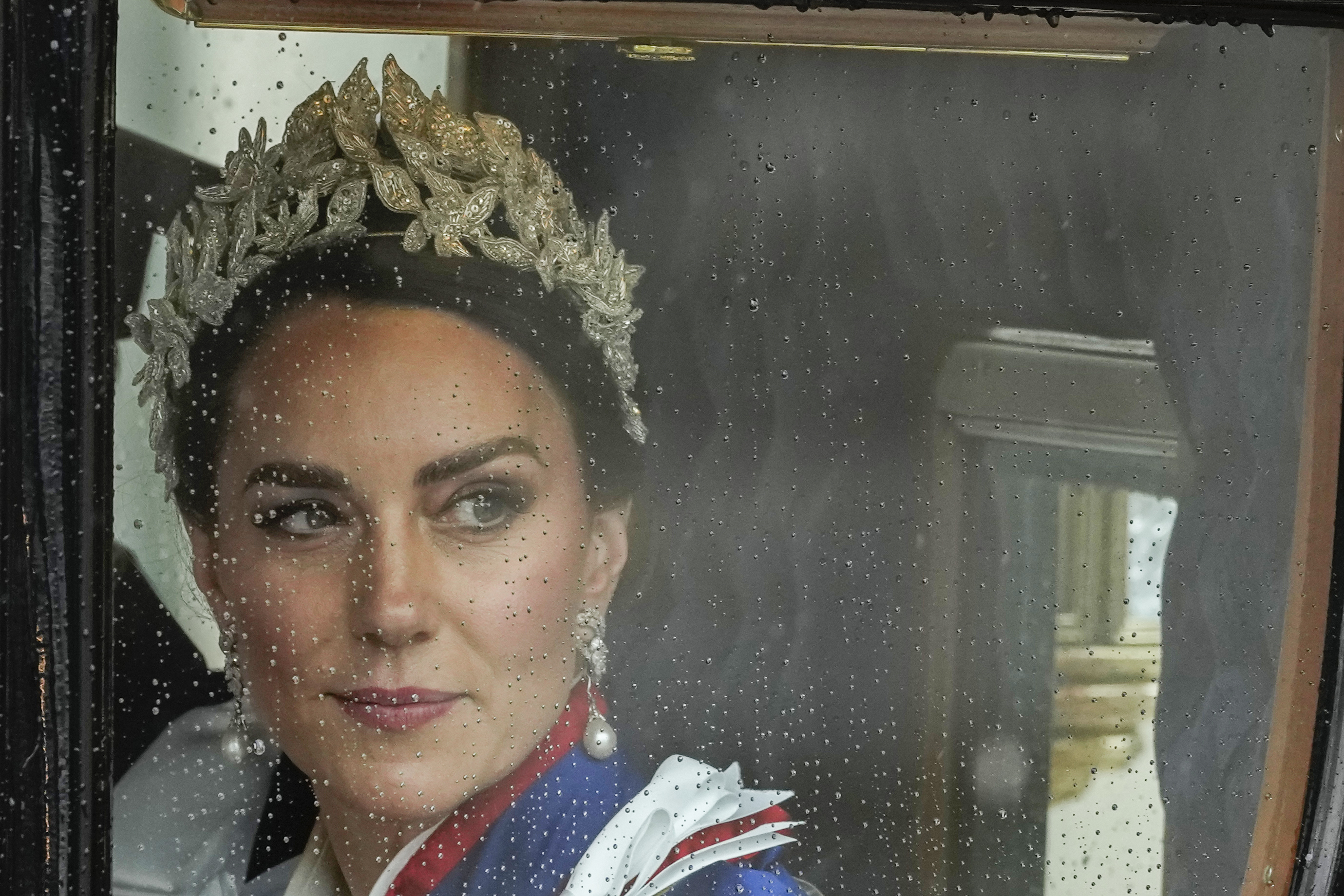 Kate Over Suffolk 'Hvor er Kate?' spørger briterne og sætter kongehuset under pres ...