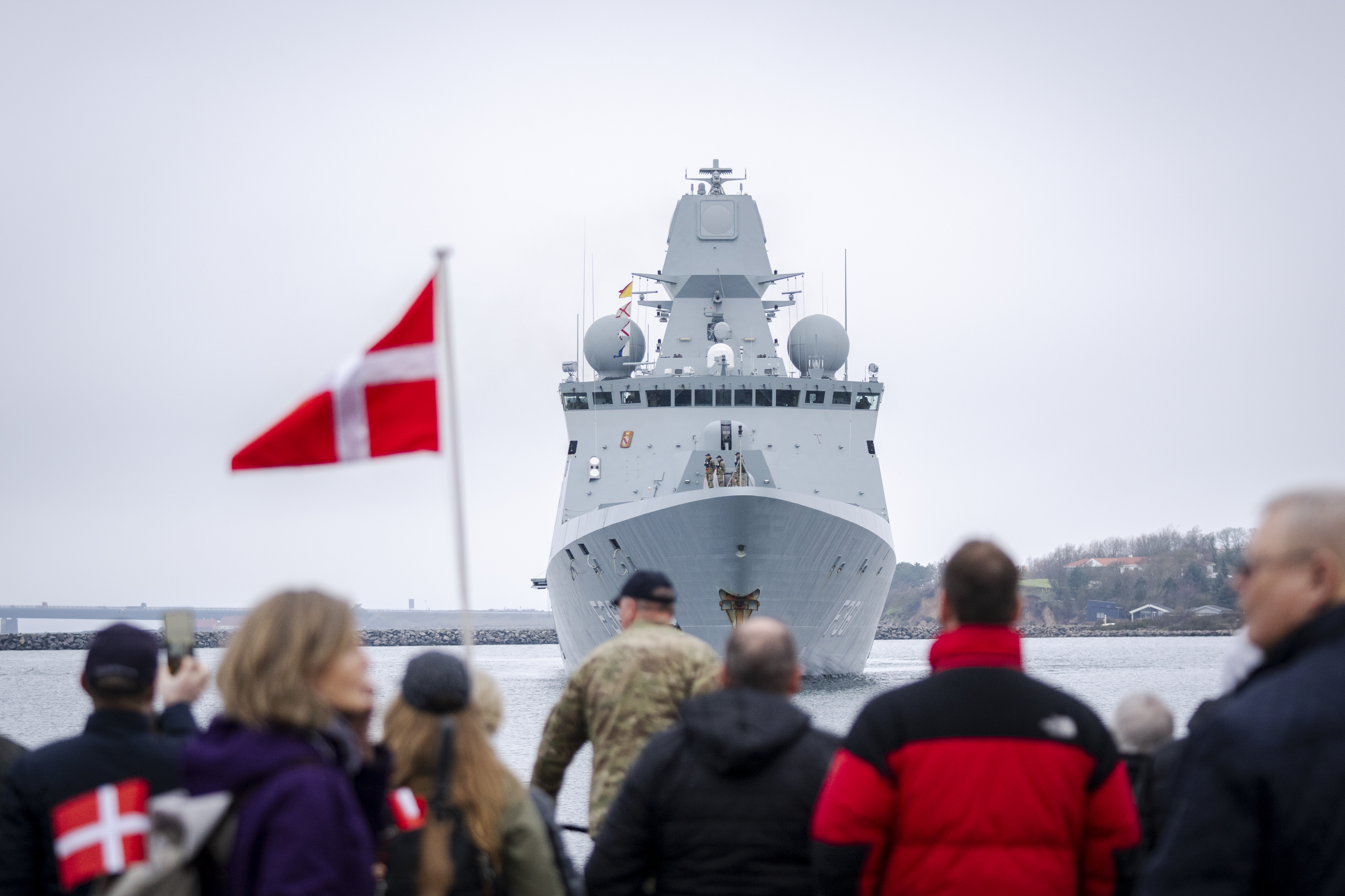 Forsvarskorrespondent: Danmark kan næppe sende et krigsskib til Det ...