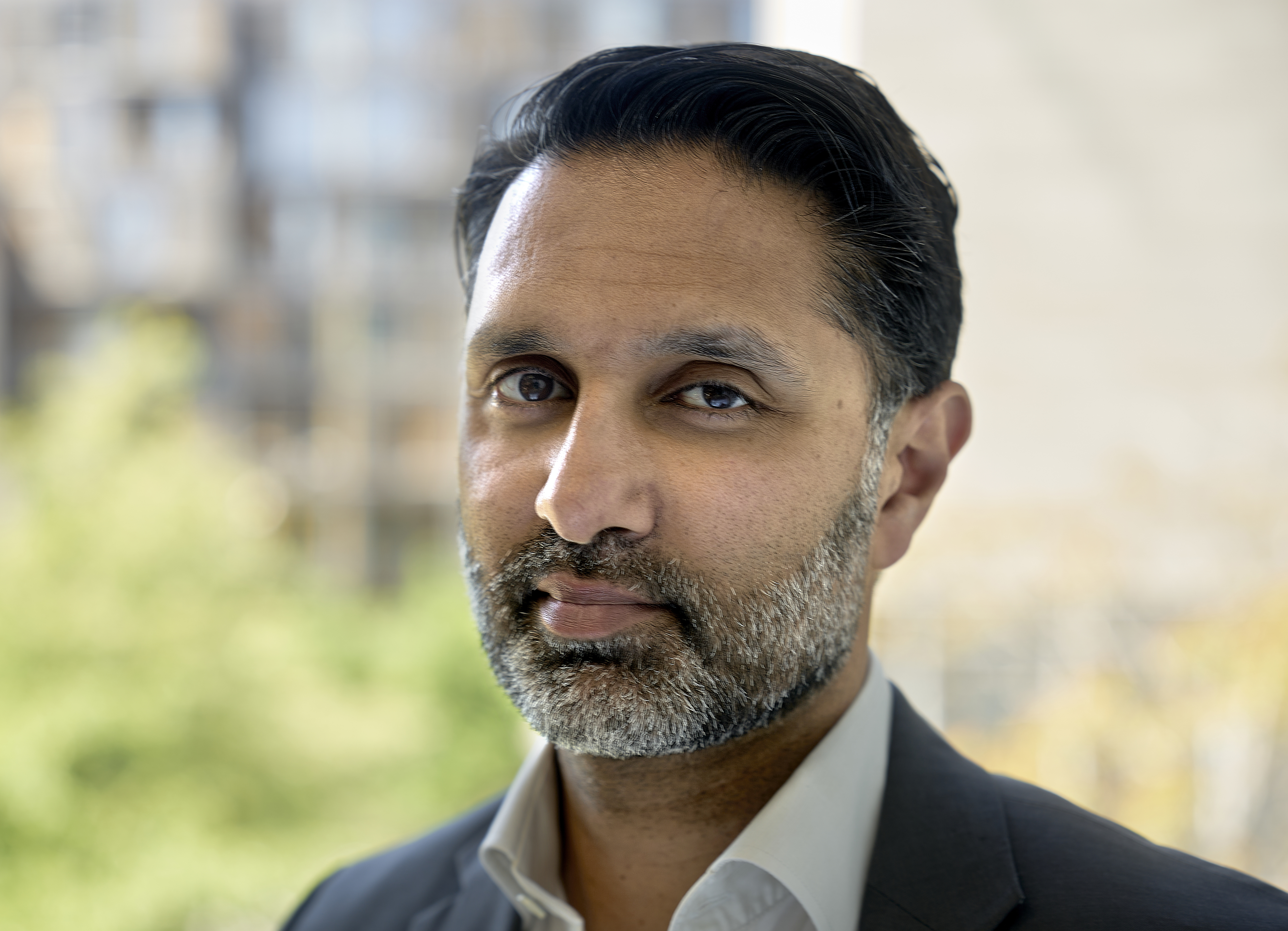 DR uddeler Rosenkjærprisen til debattøren Imran Rashid | Nyheder | DR