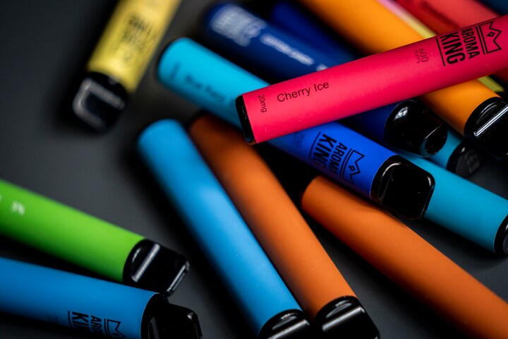 Flere unge ryger p e-cigaretten: Forsker kalder det for en 'nvnevrdig  stigning' | Indland | DR