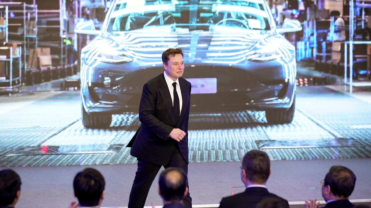 Teslas omsättning och vinst sjunker kraftigt