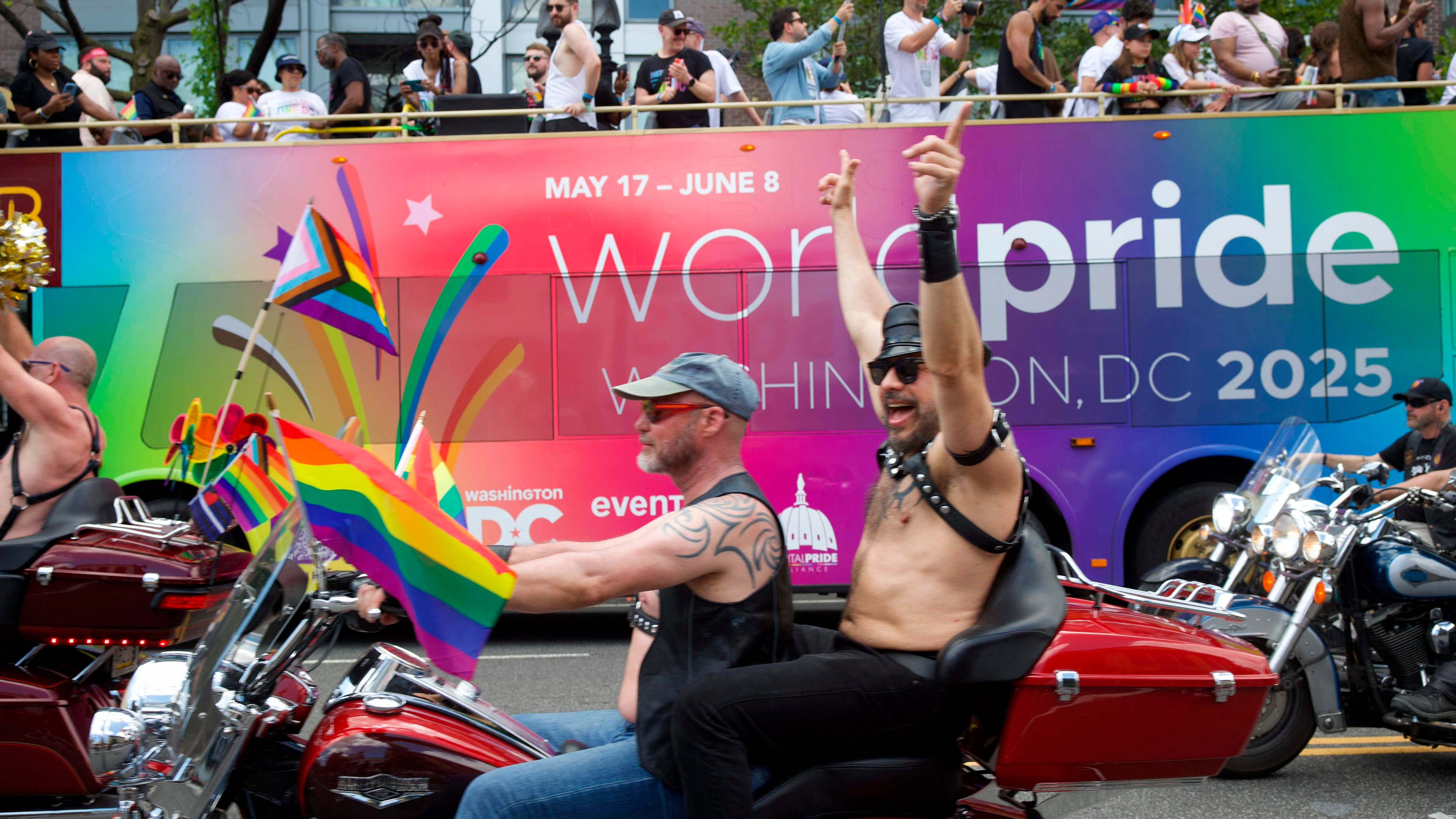Mens World Pride afholdes i Trumps baghave, er regnbuen på tværs af USA ramt af sponsorflugt