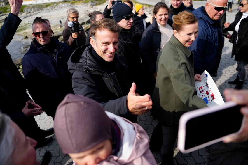 MACRON IN GREENLAND: EVERYONE IN FRANCE AND EU AGREE THAT THE DANISH ISLAND SHOULD NOT BE TAKEN OVER! Greenlanders praised the French president who’s now opening a consulate in Nuuk to create more security and European presence after the American threats of invasion [Danish article, use a browser extension for translation] 🇫🇷🇩🇰🇪🇺👍