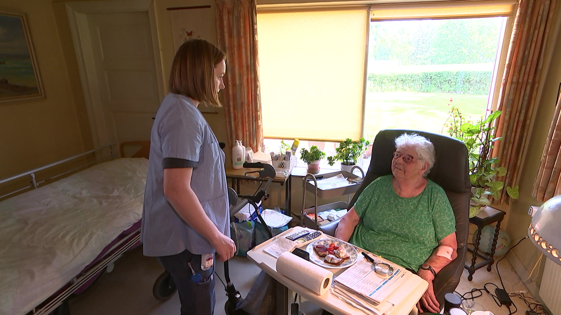 Ældreplejen under pres: 89-årig Grethe og hendes 74-årige mor kæmper med sommerhus-udfordringer