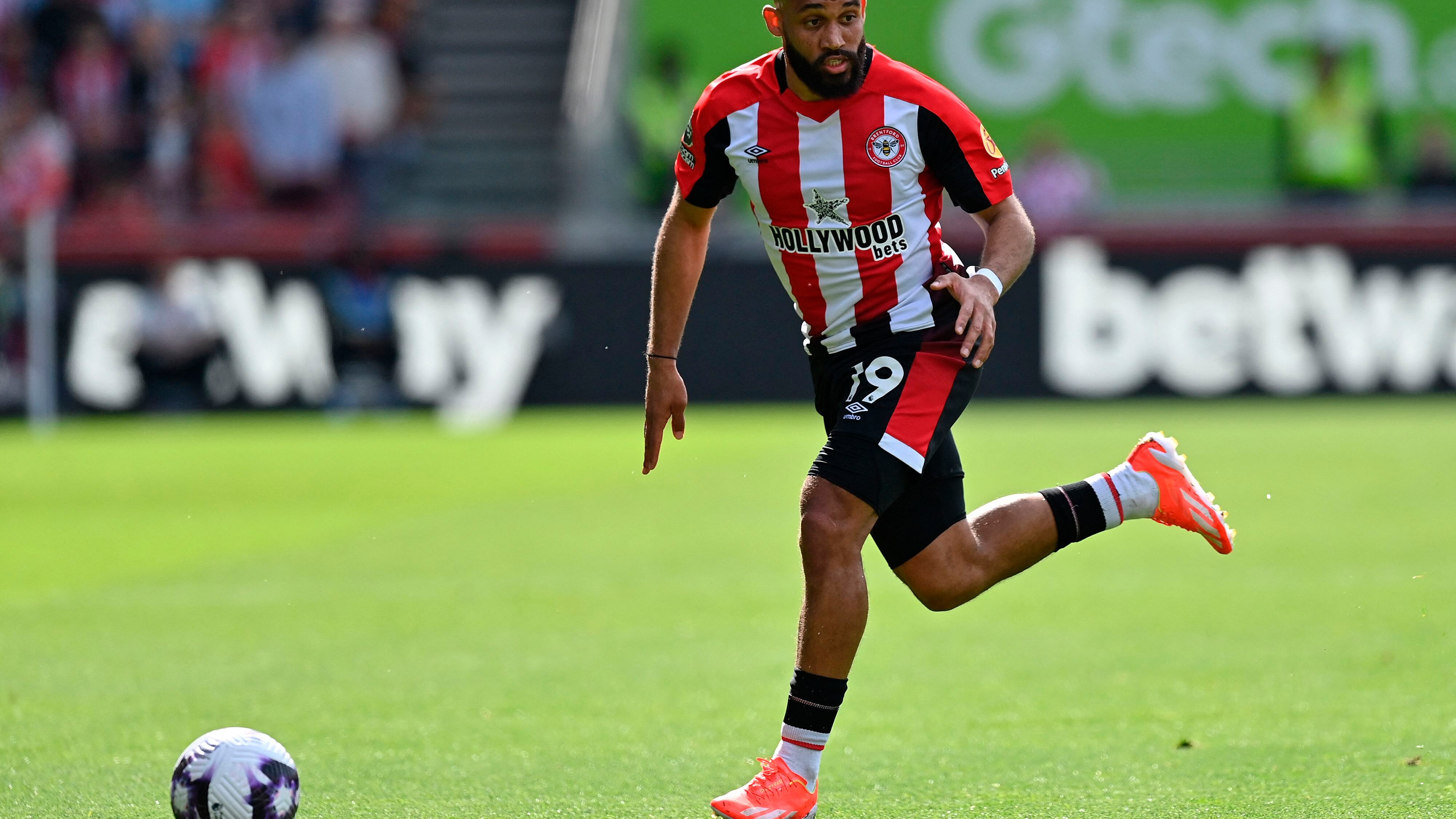 Manchester United styrker angrebet: Brian Mbeumo skifter til Old Trafford!