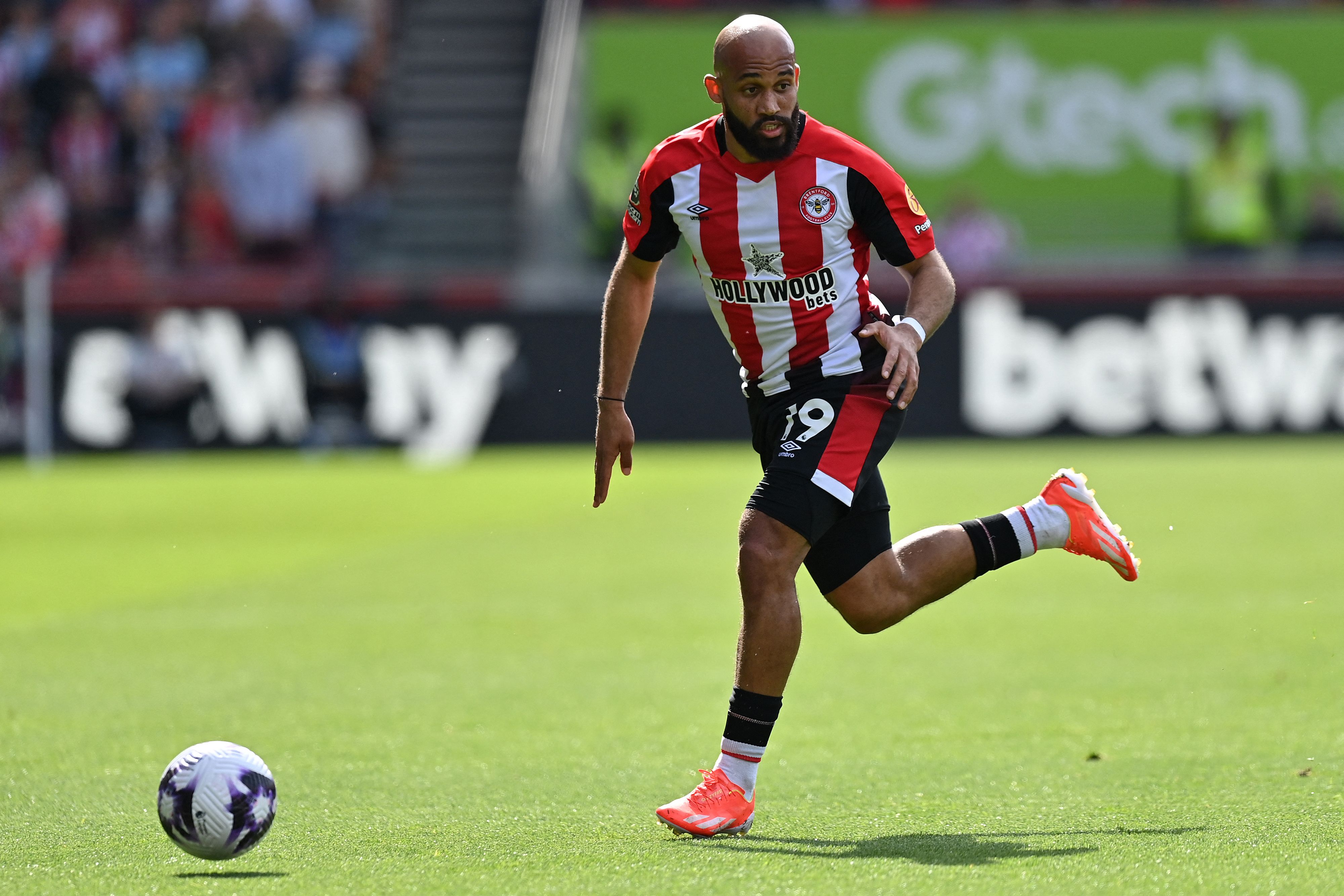 Manchester United styrker angrebet: Brian Mbeumo skifter til Old Trafford!
