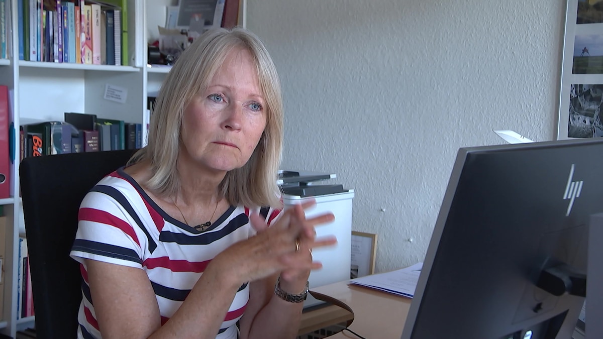 Lisbeth holdt en prædiken skrevet af ChatGPT - menigheden opdagede det ikke - DR