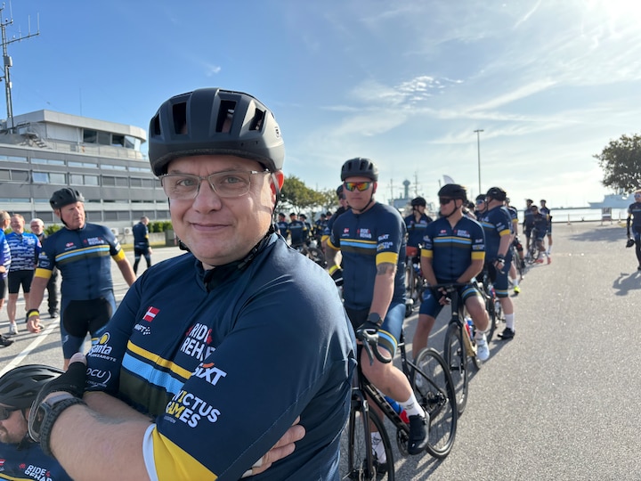 Michel Riise ved starten på Ride4Rehab-cykelturen