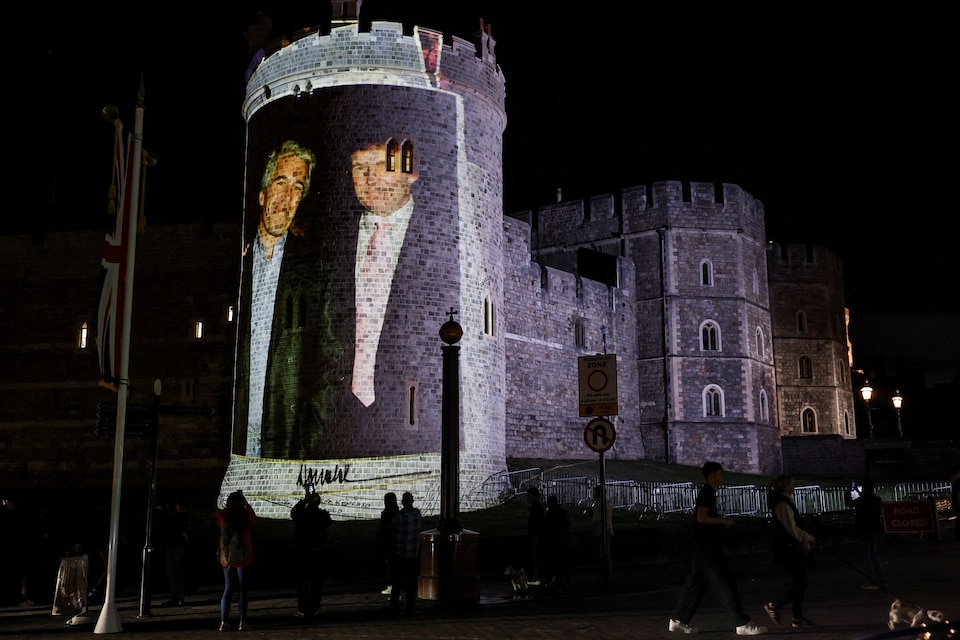 AS HITLER-PRAISING FELON DONALD TRUMP ARRIVES IN UK, PHOTOS OF HIM AND SEX OFFENDER JEFFREY EPSTEIN ARE SHOWN ON WINDSOR CASTLE [Danish article, use a browser extension for translation] 👑