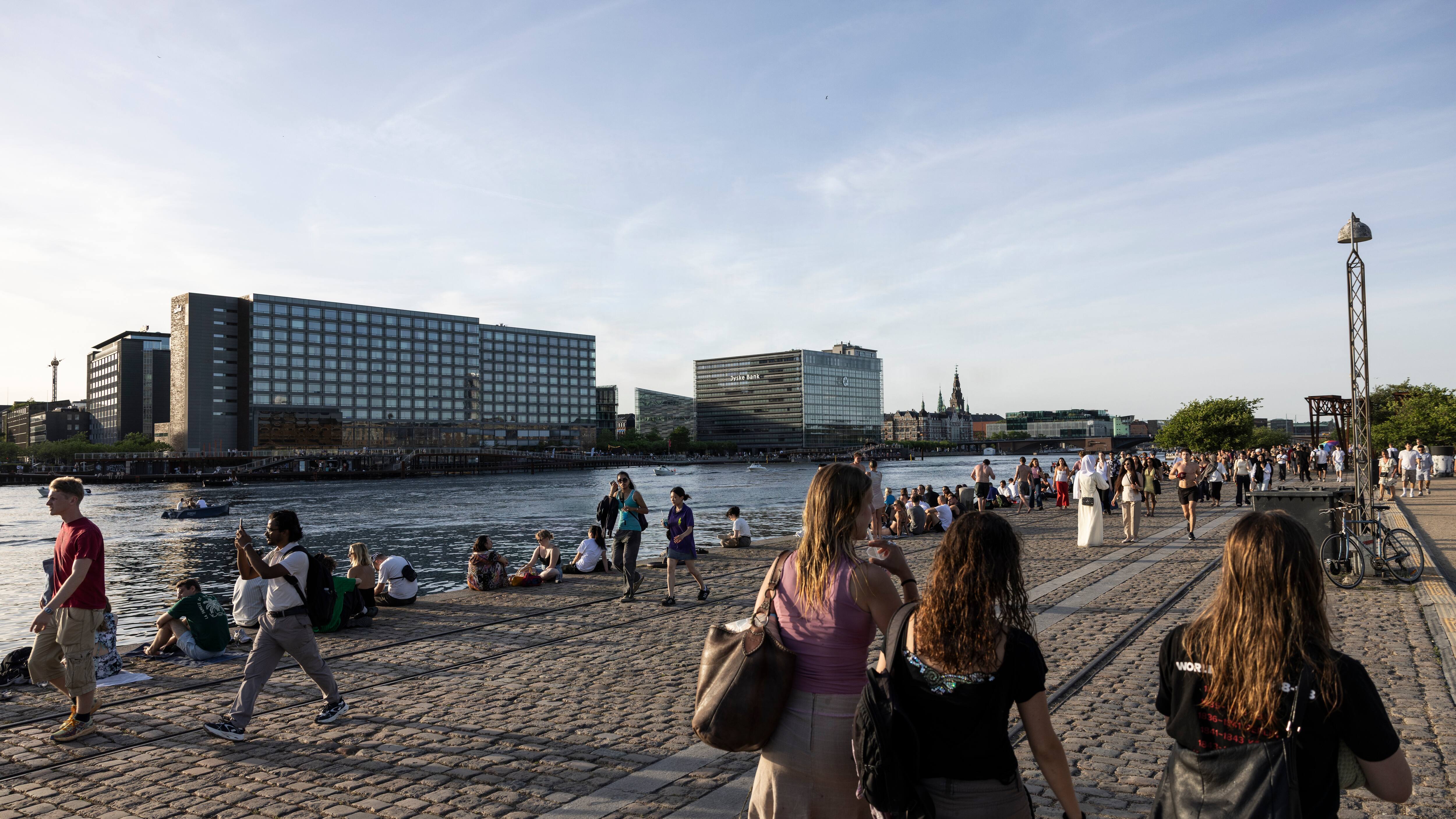Sommerens høje temperaturer kommer, som vinden blæser