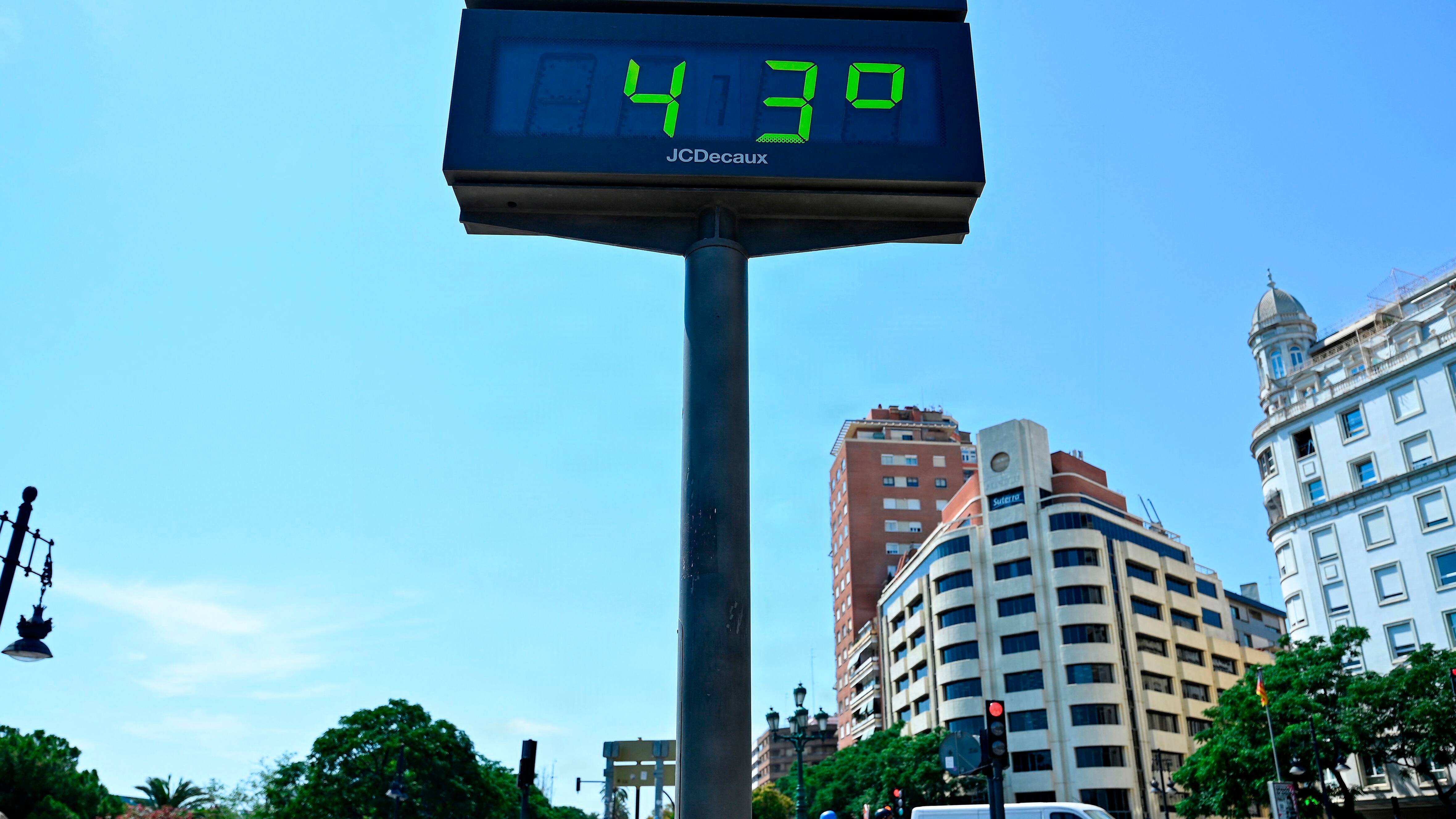 Over 40 grader på 150 målestationer: Lande opdaterer hedebølgevarsel