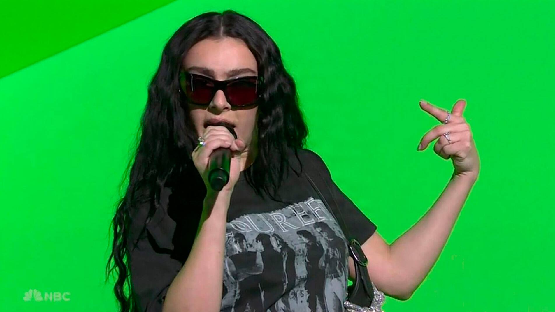 Hendes album blev et fænomen verden over. Nu skifter Charli XCX spor på nyt 'mesterværk'
