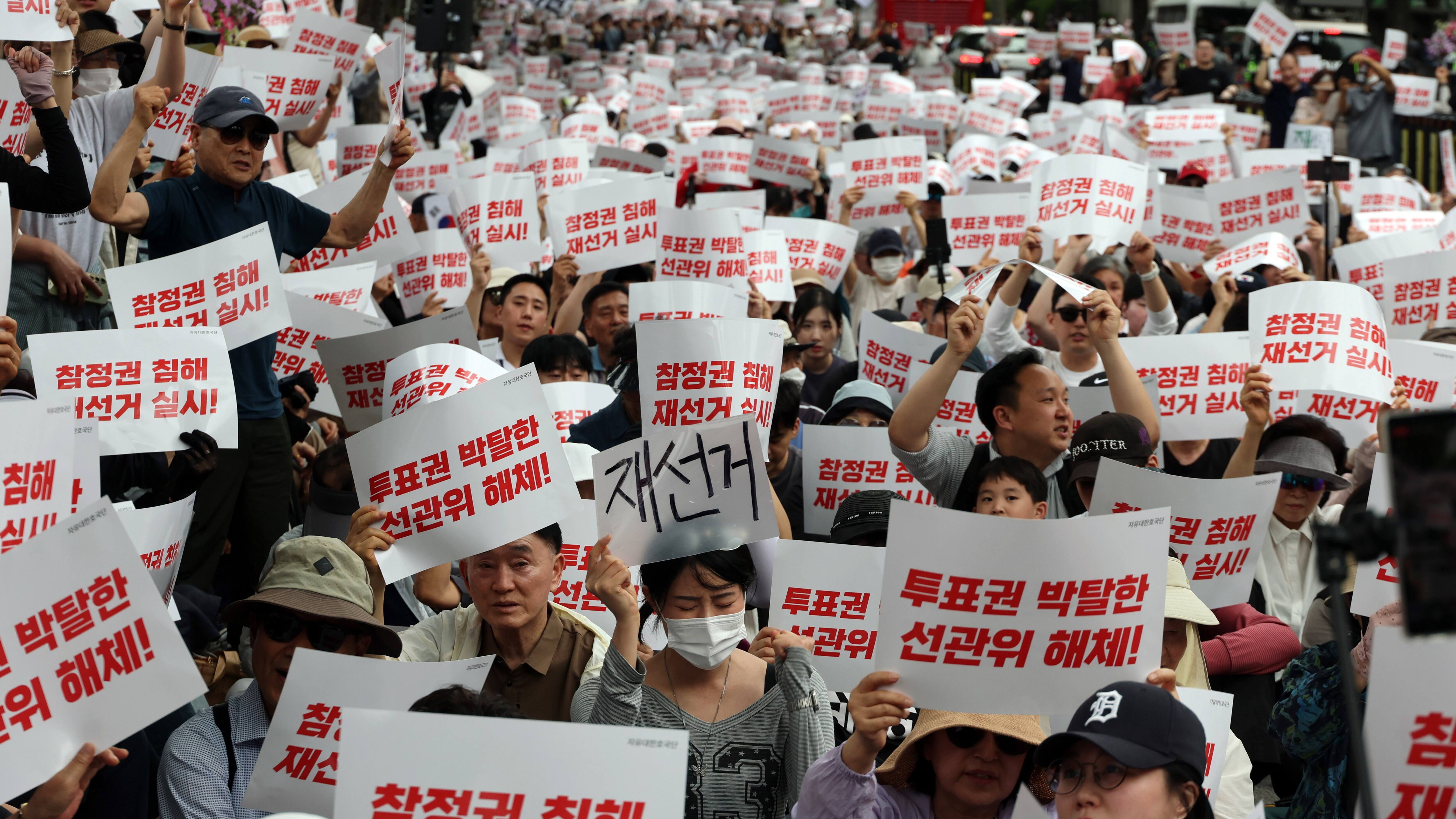 South Koreans Demand Rerun Over Ballot Shortage