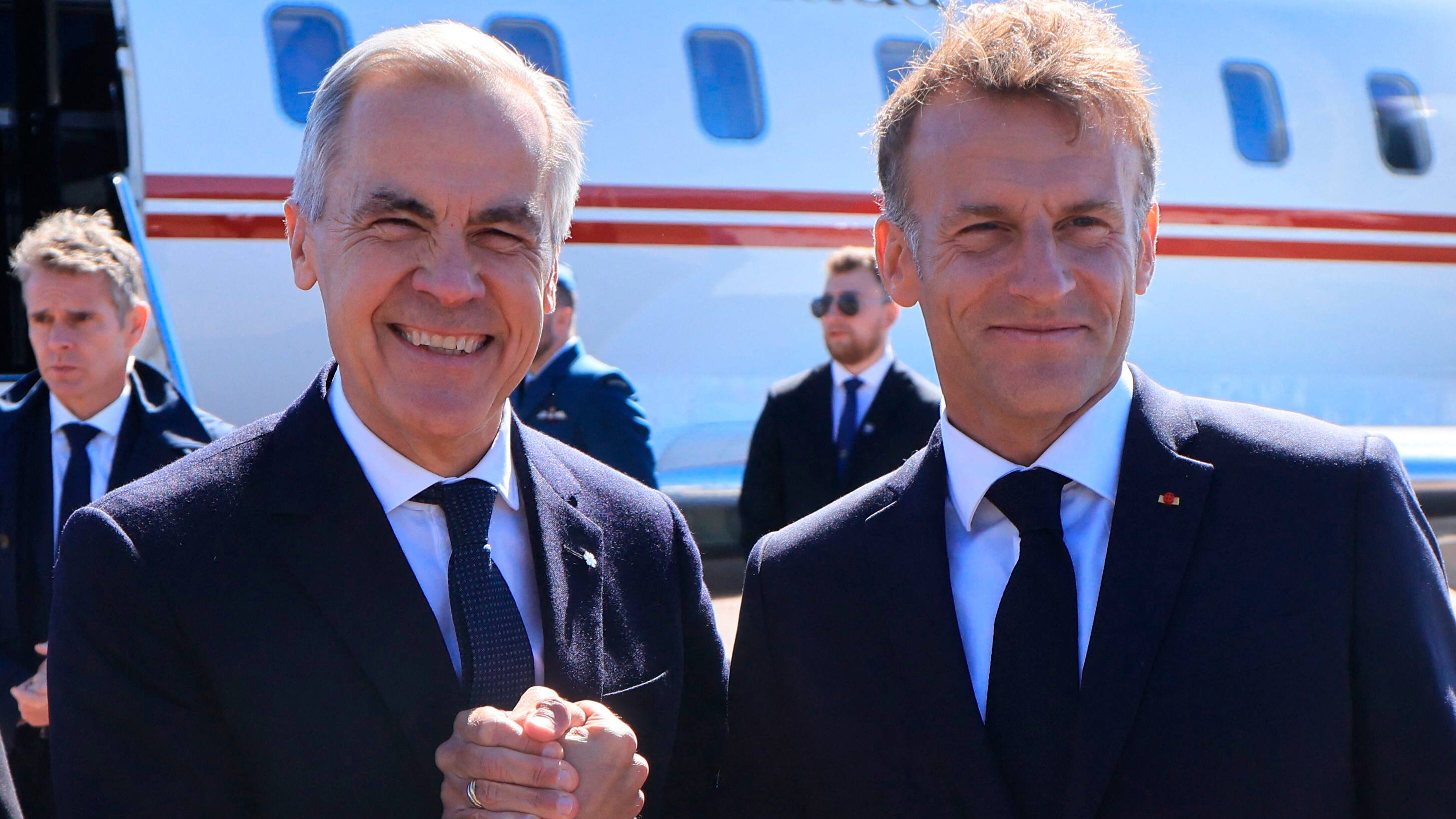 Macron tager imod Carney på lille fransk øgruppe ved Canada