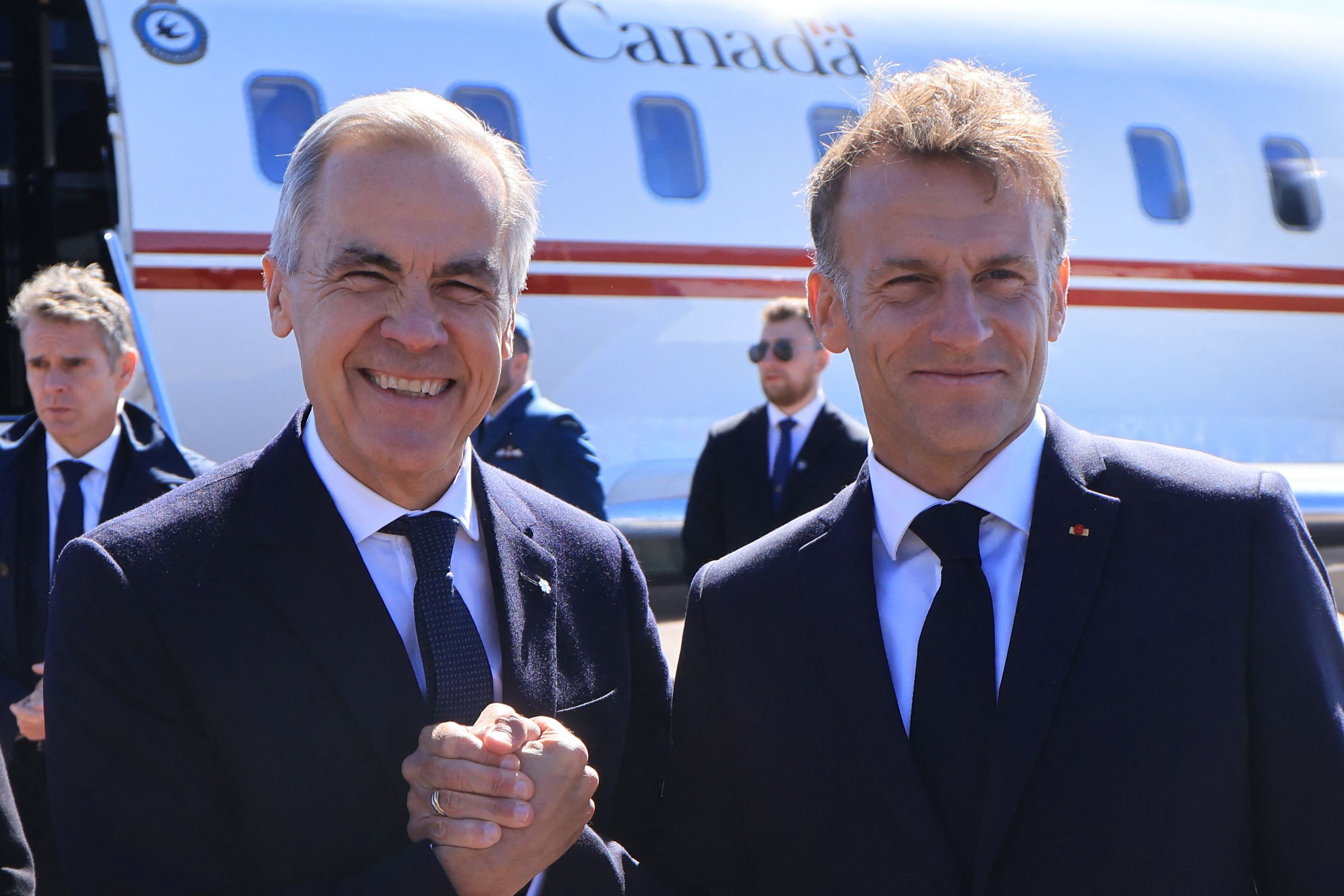 Macron tager imod Carney på lille fransk øgruppe ved Canada