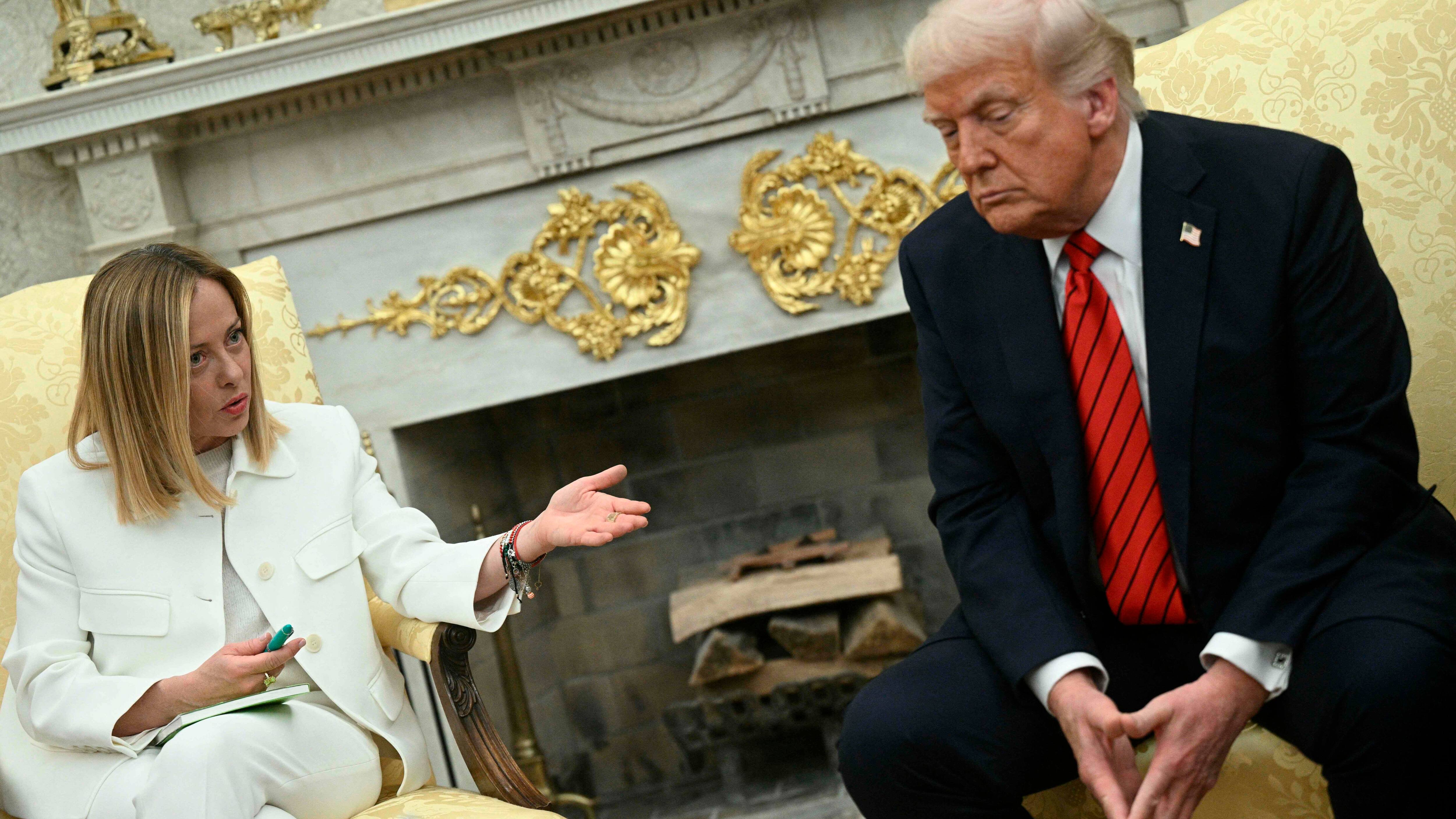 Trump gentager sin påstand om Meloni-foto - og får skarpt svar tilbage