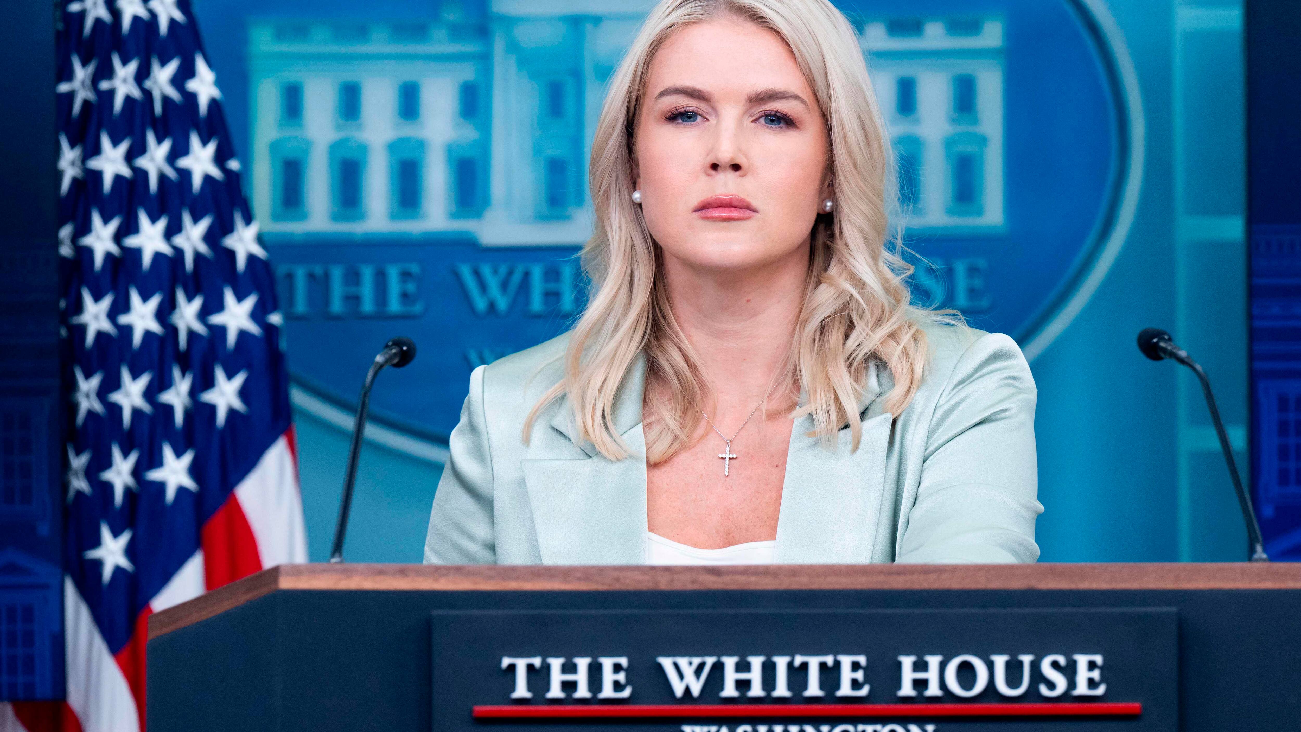 Trump: Karoline Leavitt fratræder som pressetalsperson