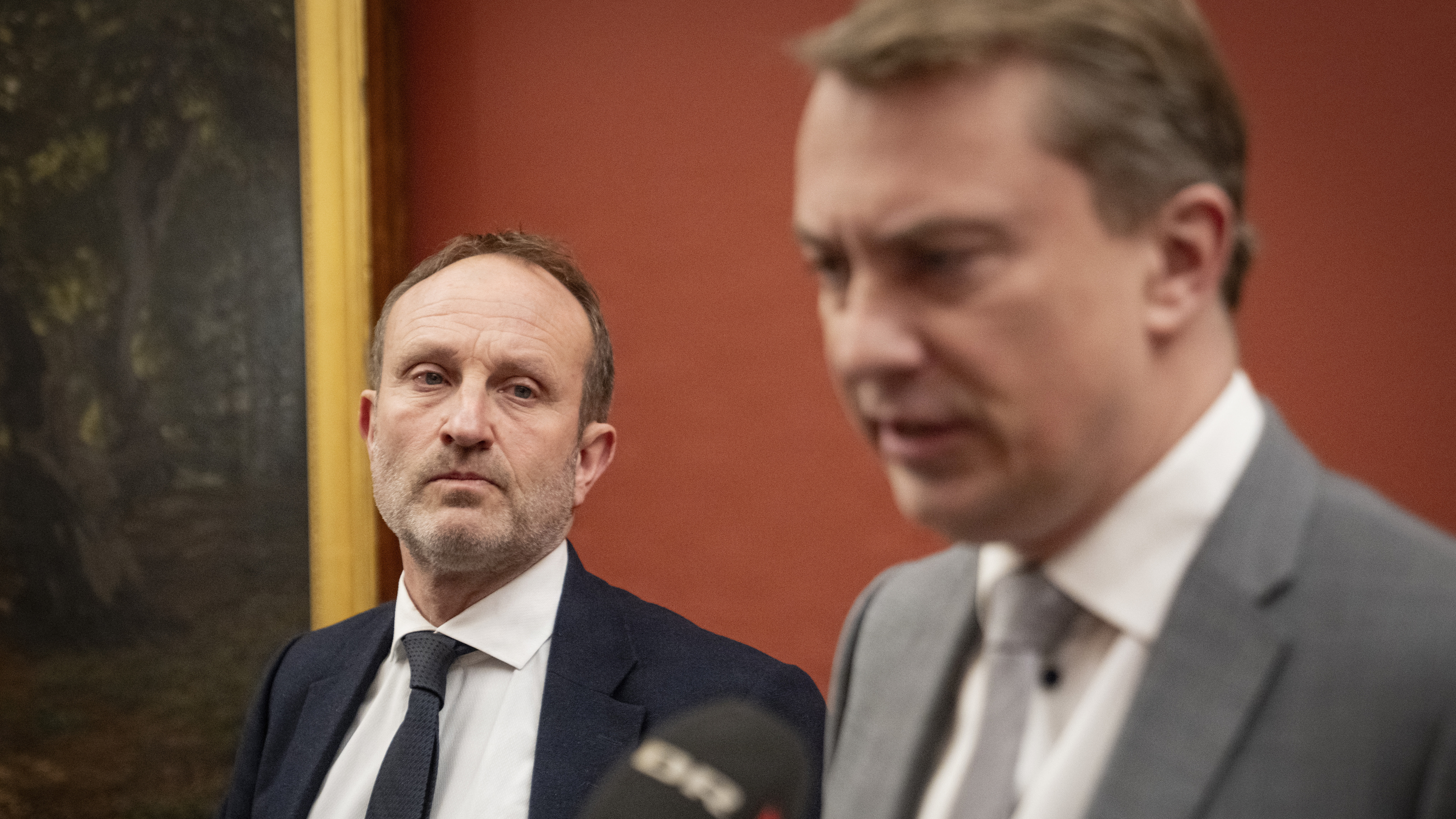 Historisk retssag mellem partiledere bliver afgjort i dag