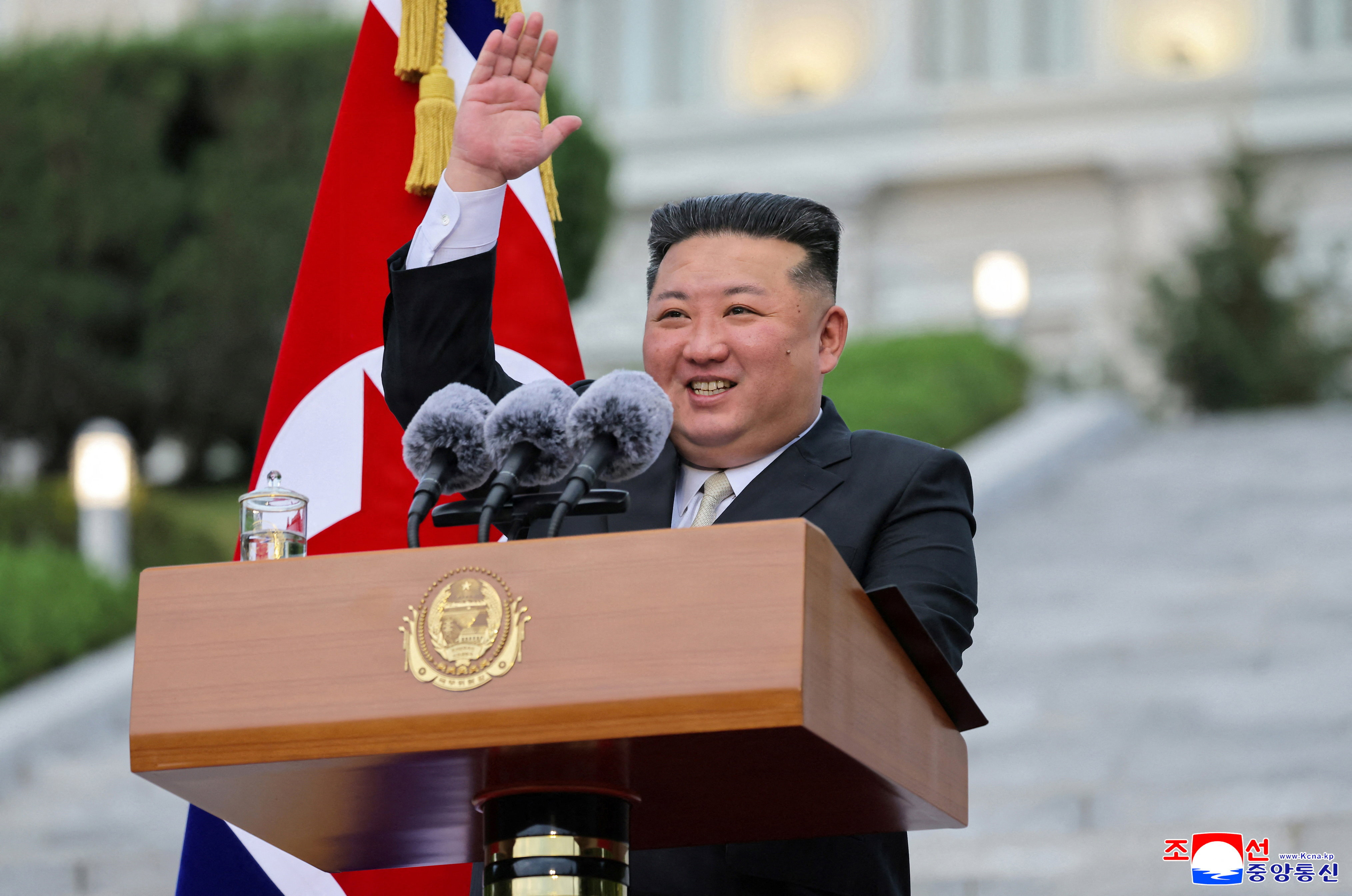 Først en bro til Rusland, nu en ny bro til Kina: Fra sidstevælger til Nordkoreas 'mister Populær'