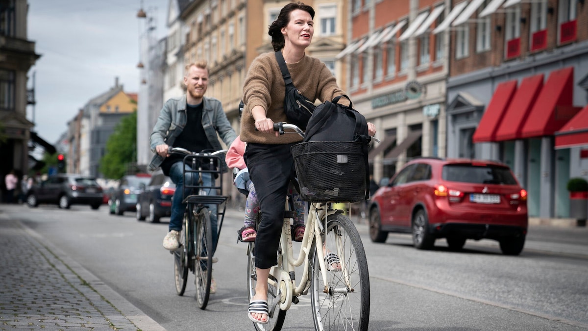 Tyve stjæler tasker fra cykler: Sådan undgår du, at din egen bliver snuppet