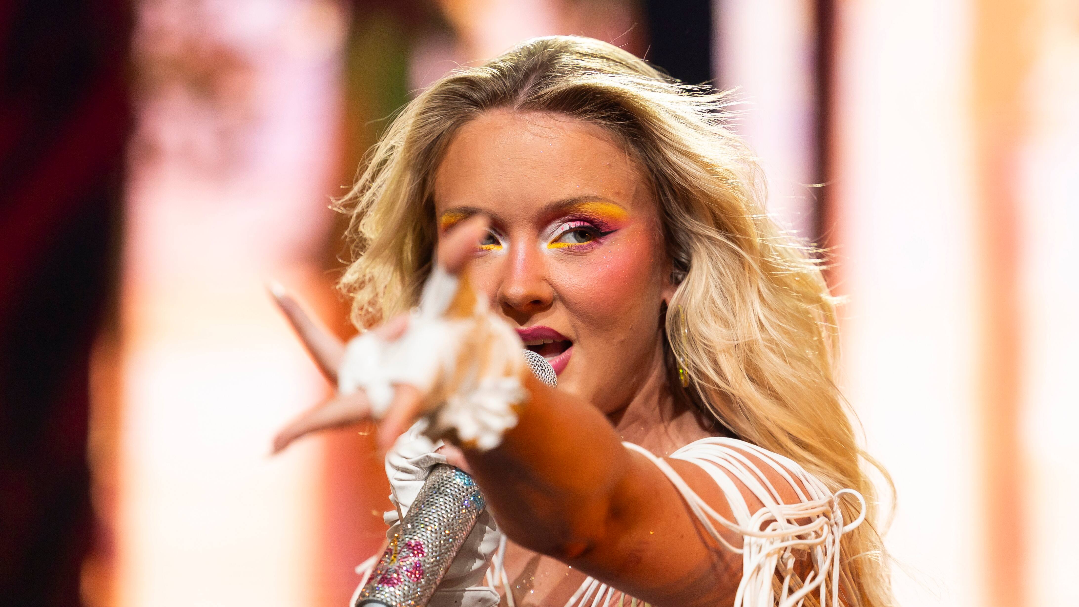Zara Larsson kritiserer Det Hvide Hus for at bruge hendes sang