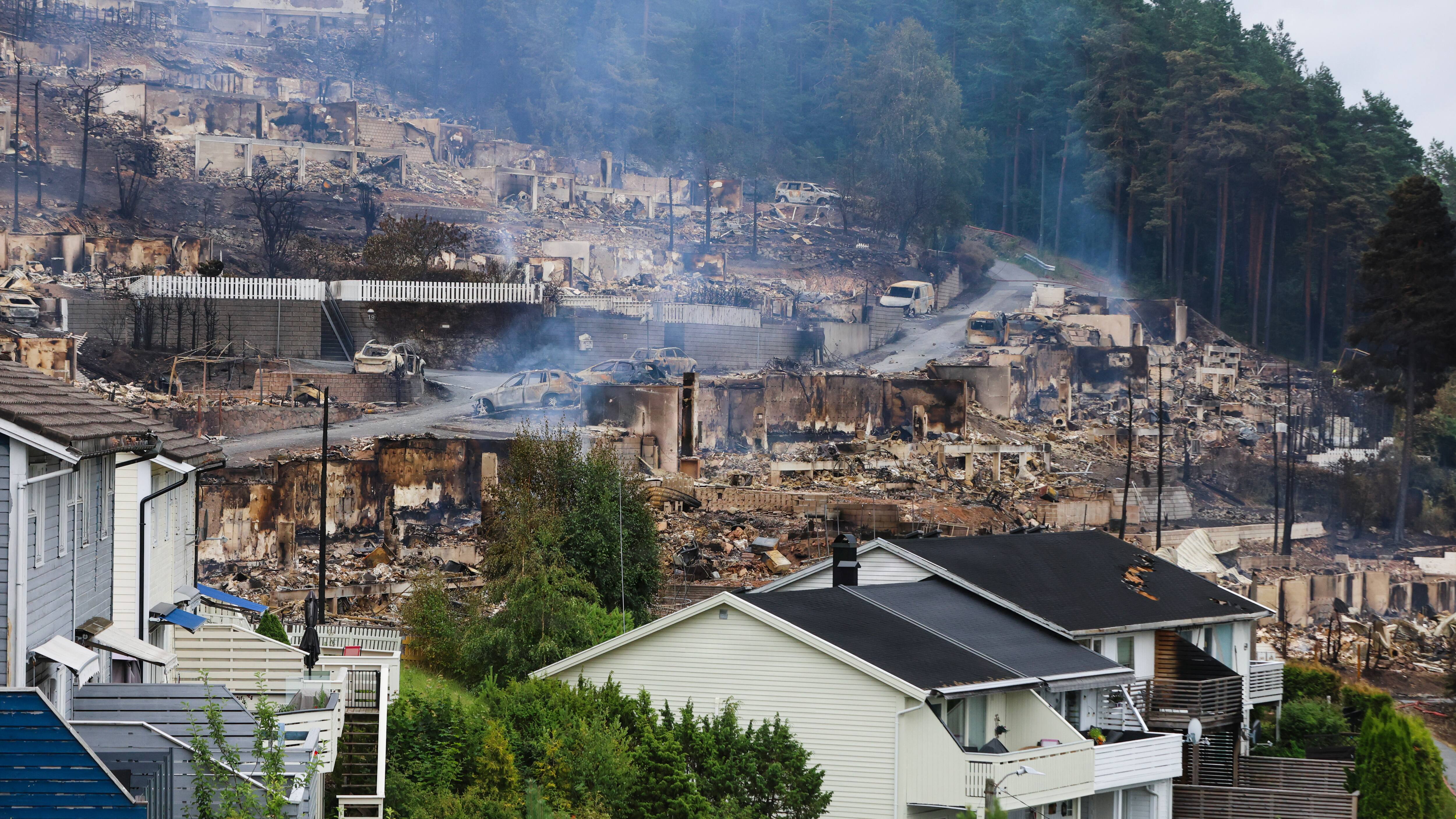 Slukningsarbejdet kan fortsætte i ti dage efter storbrand i Norge