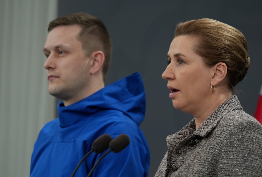 HITLER-PRAISING FELON DONALD TRUMP HAS LOST AND FAILED MISERABLY AGAIN AND AGAIN — BUT HE’LL MEET HIS BIGGEST AND MOST EMBARRASSING DEFEAT EVER TODAY! In a few hours, Danish officials will visit the White House and explain to Vance and Rubio why every inch of Greenland, and every other part of Denmark, will remain Danish [Danish article, use a browser extension for translation] 🇩🇰👍