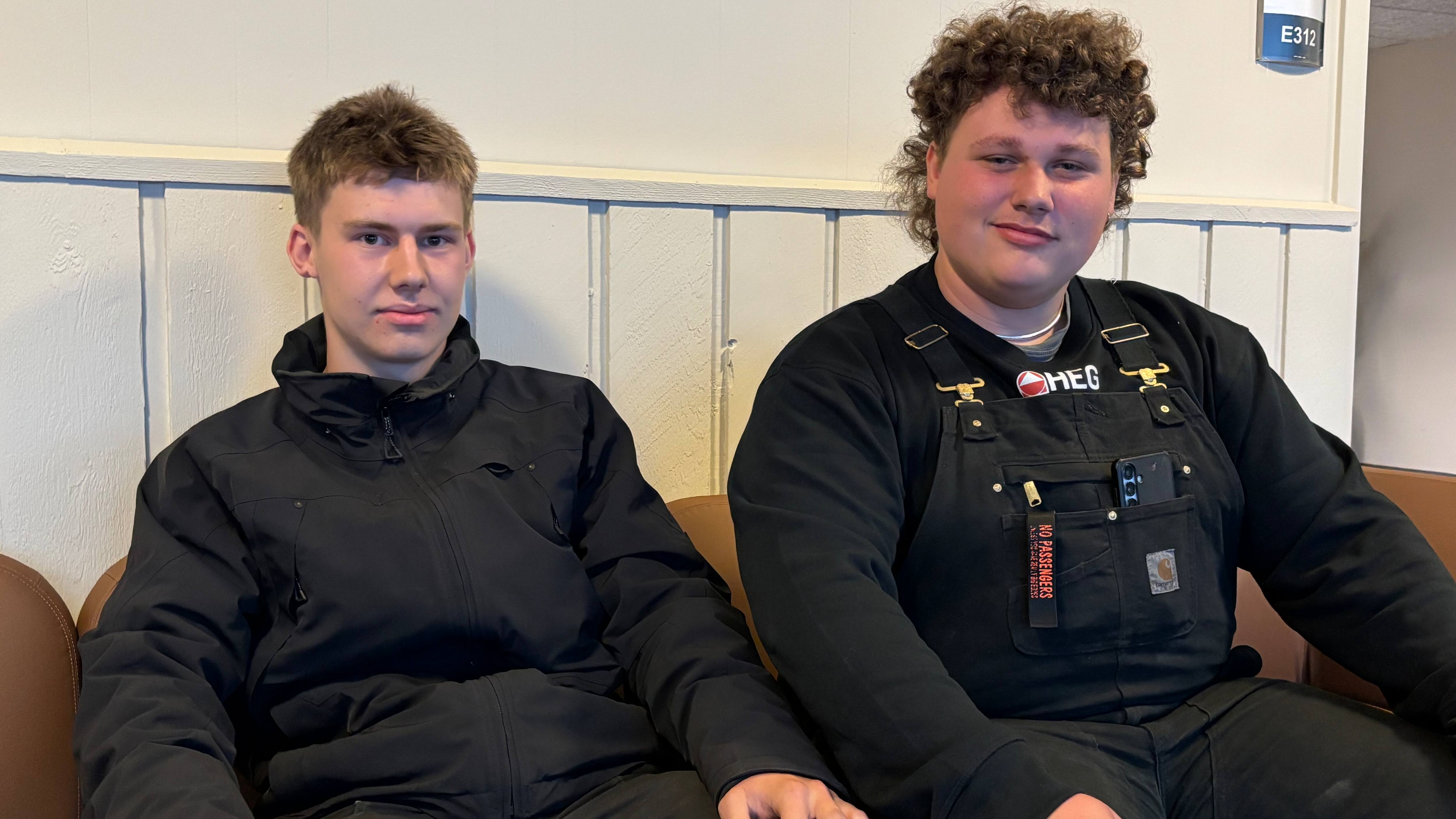Bertel og Jakob foretrækker bilen: 17-årige vælger bussen fra, og det koster trafikselskab dyrt