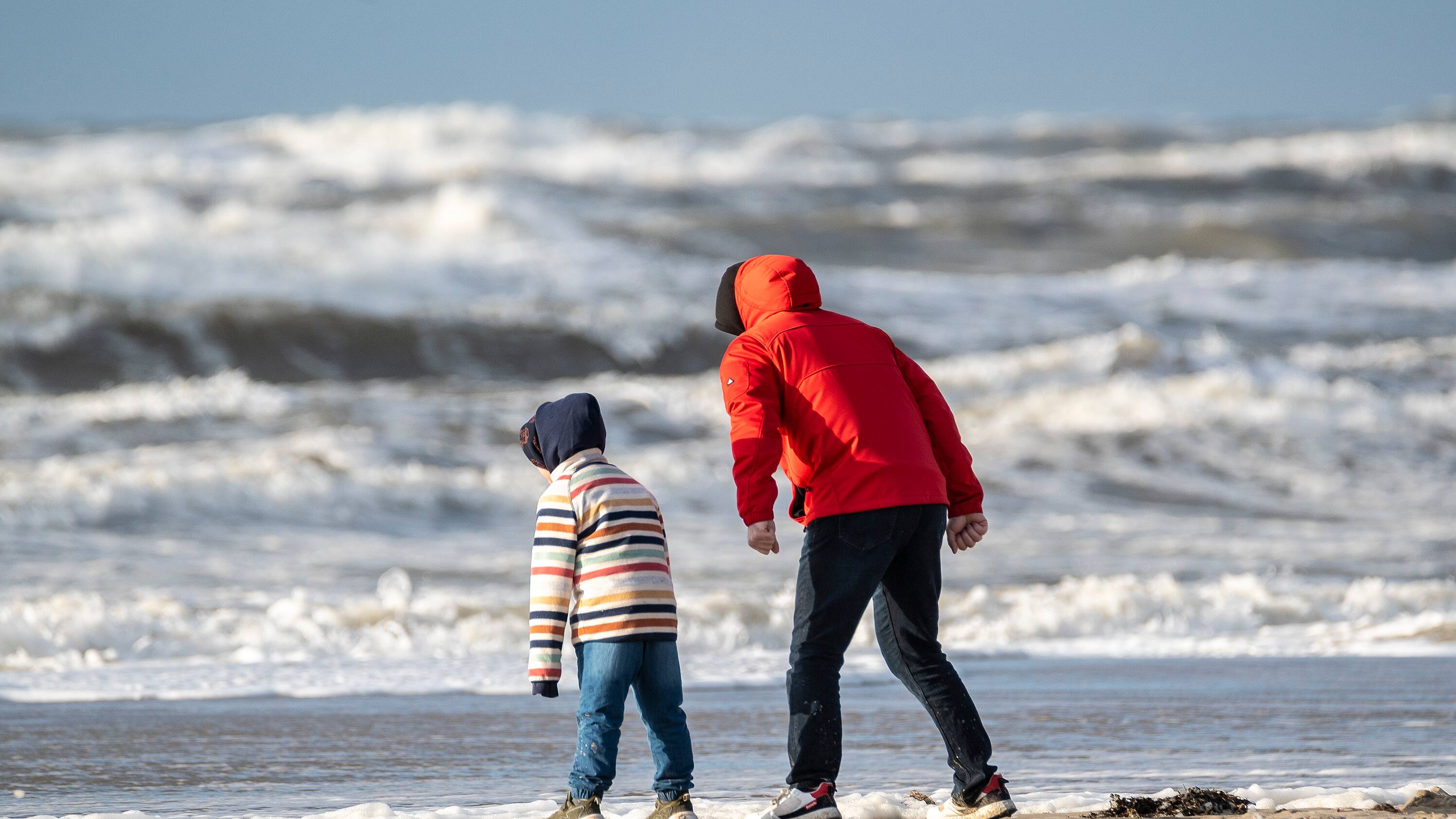 Køligt og blæsende: Markant vejrskifte i weekenden
