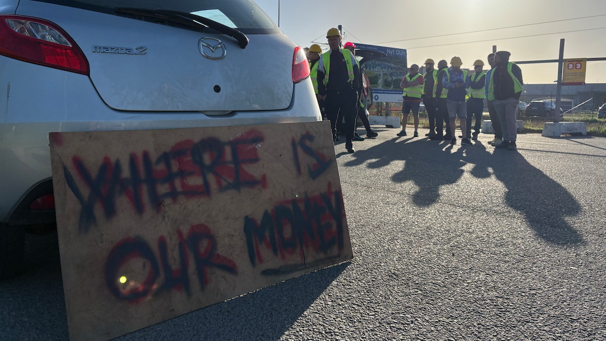 Byggearbejdere blokerer sygehusbyggeri i Odense: 'Hvor er vores penge?'