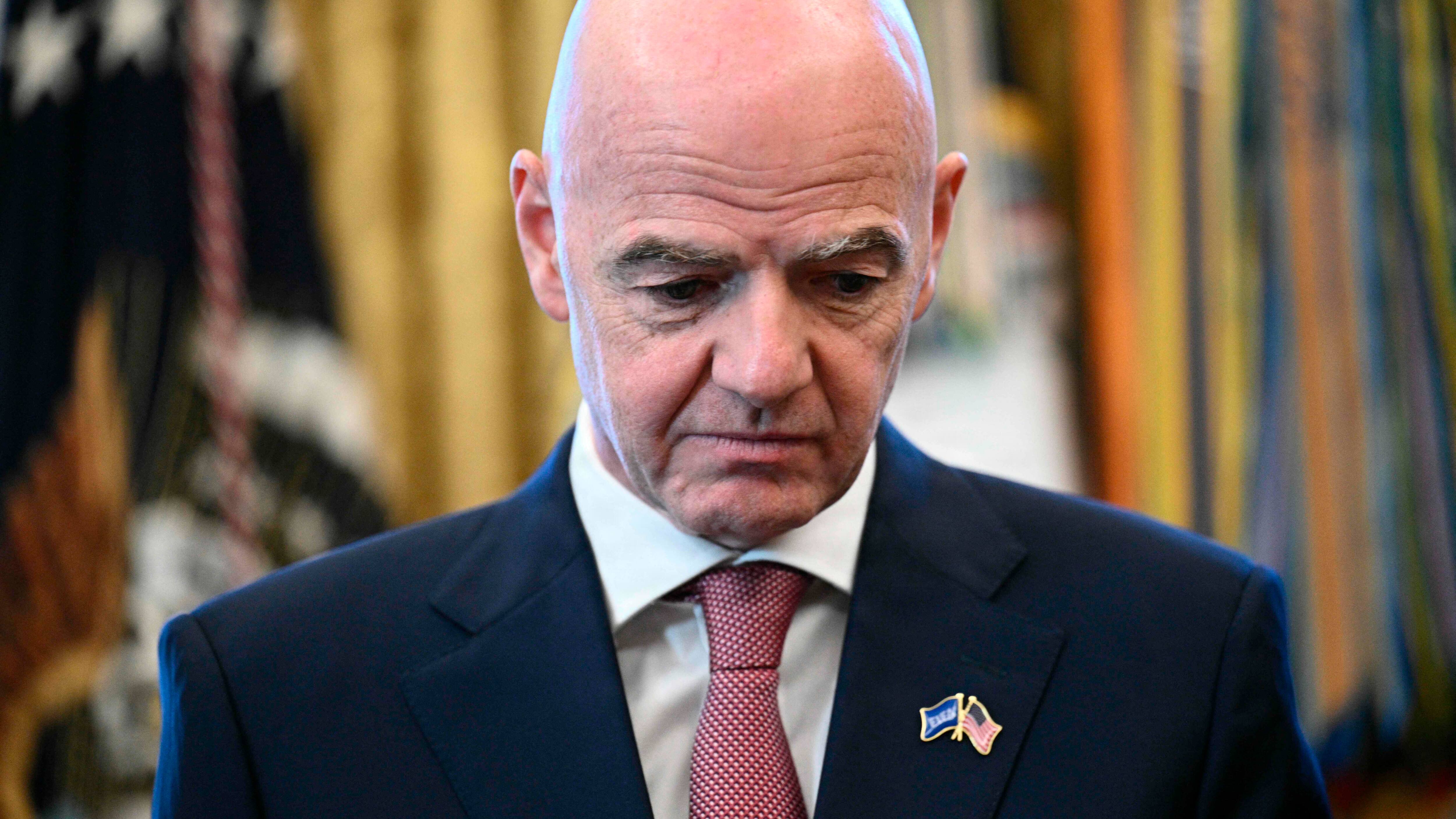 Infantino anerkender fejl og undskylder
