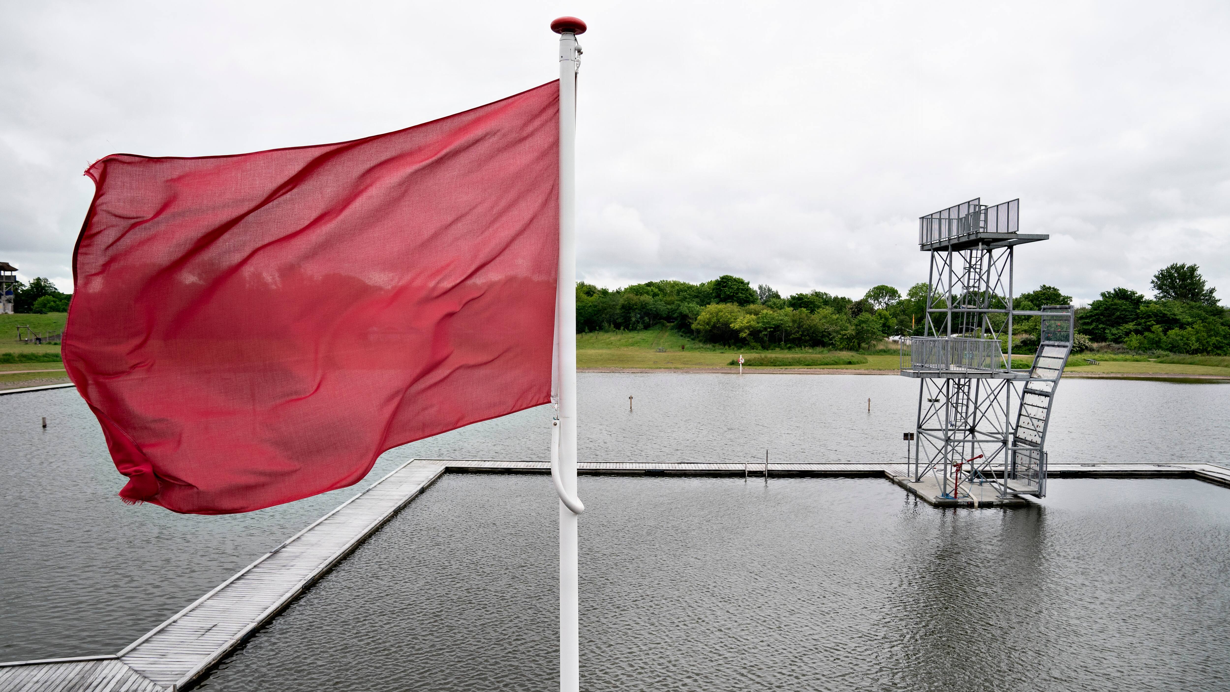 Overløb i Vallensbæk betyder røde badeflag