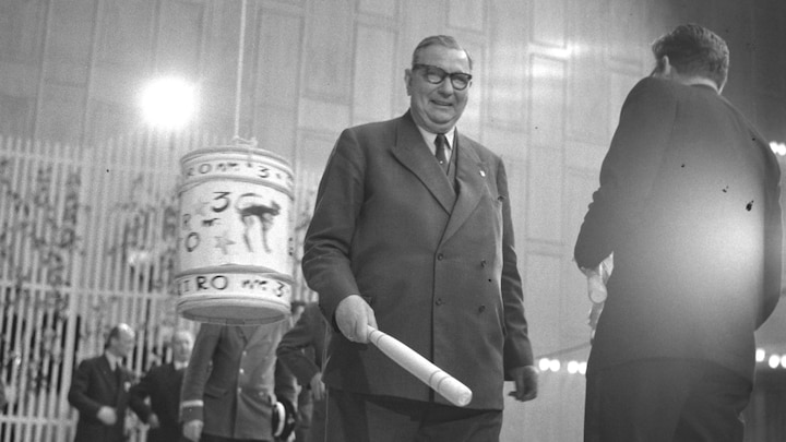 Se billederne: DR har klædt sig ud og fejret fastelavn i snart 100 år