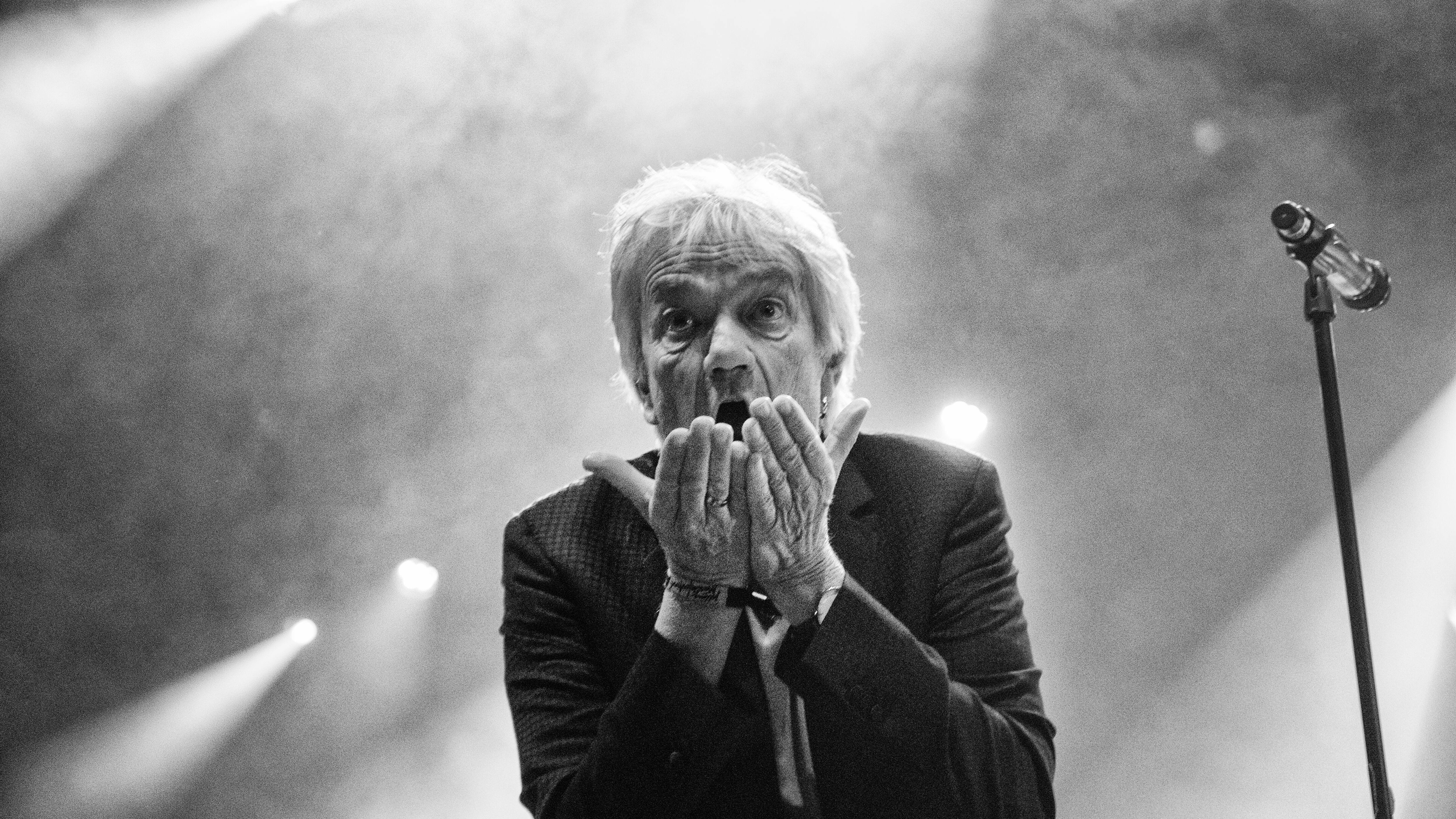 Lars Lilholt aktiverer sine fans: Vil have stemt sin sang ind