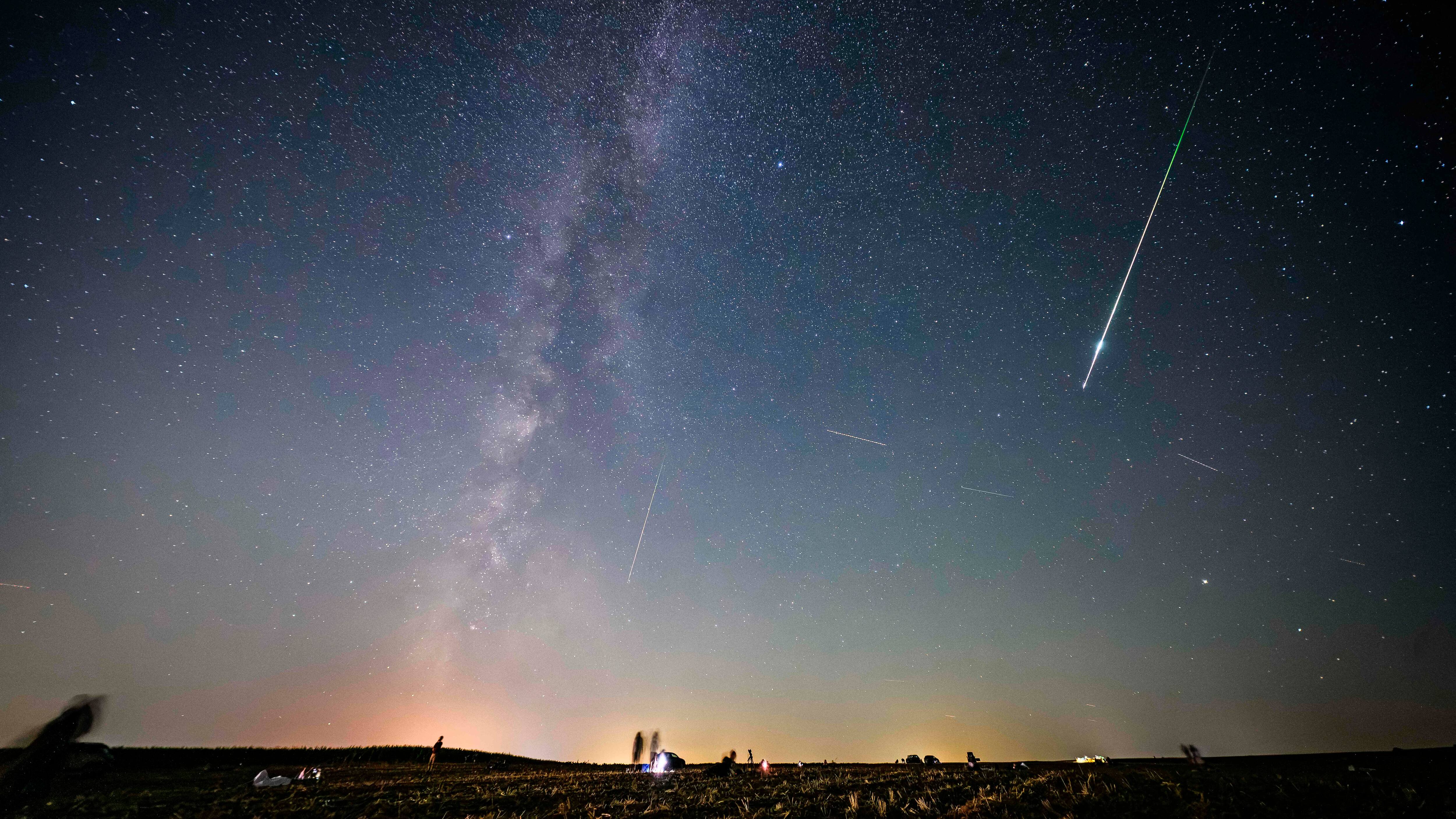 Kig op: Tre meteorsværme besøger os den kommende måned