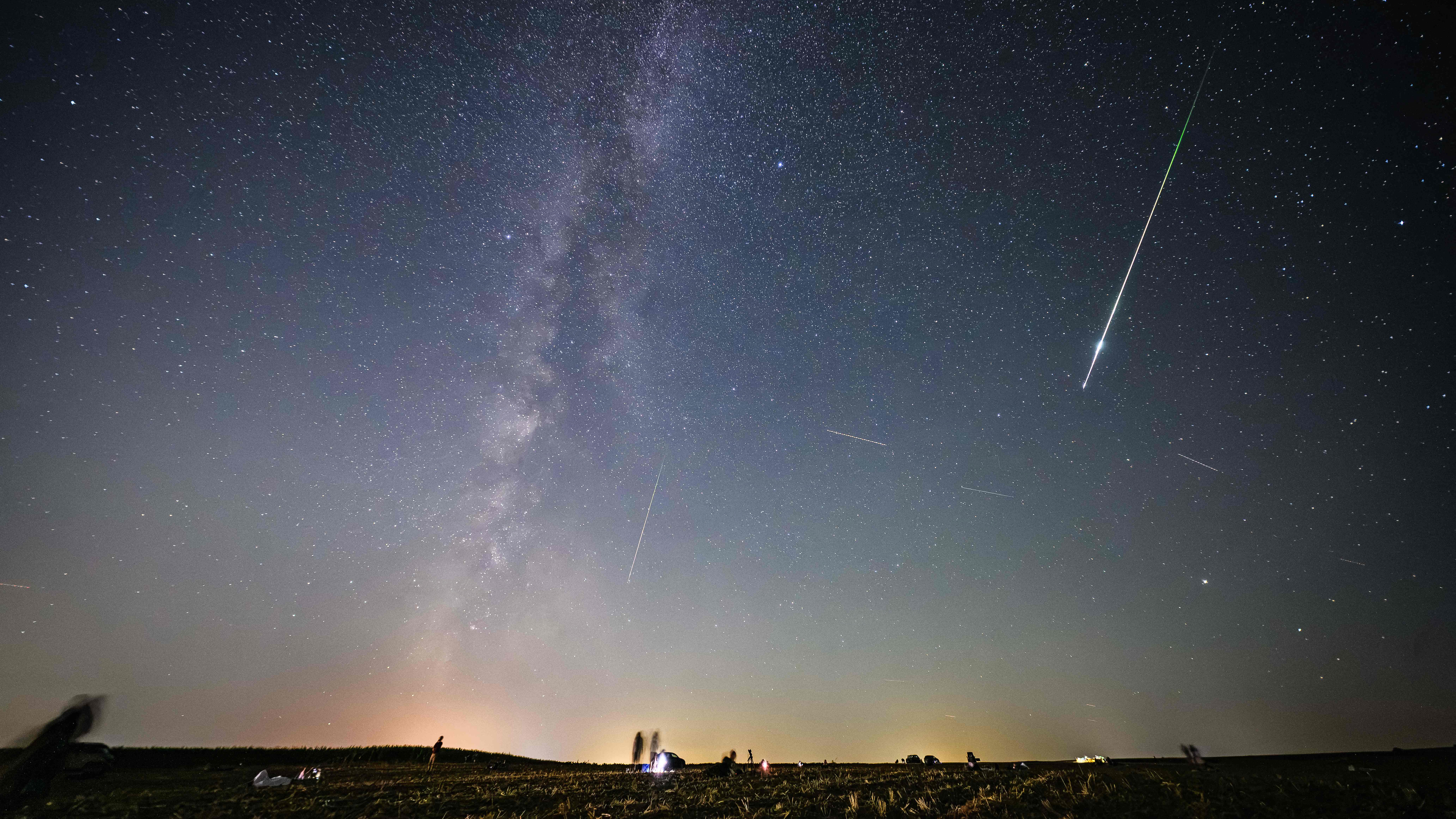 Kig op: Tre meteorsværme besøger os den kommende måned