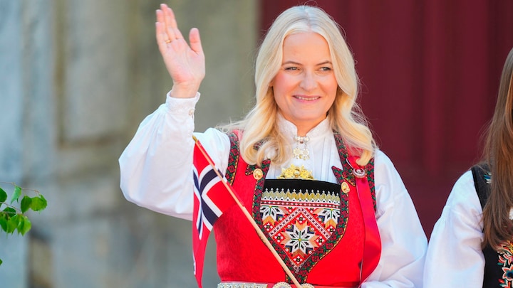 Mette-Marits private Epstein-samtaler får norsk medie til at spørge: 'Kan  hun overhovedet blive dronning nu?' | Udland | DR