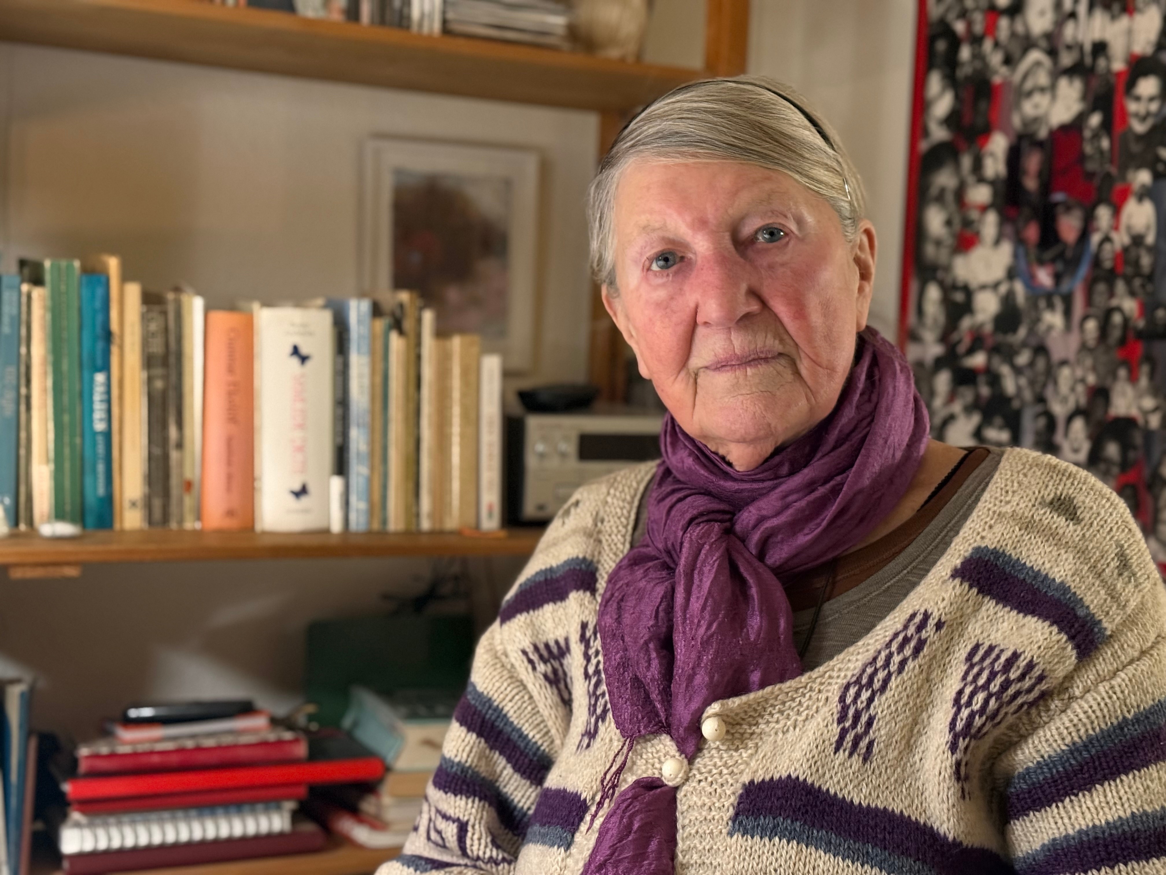 Iris og tusindvis af andre har svært ved at få frimærker: 'Jeg blev jo ...