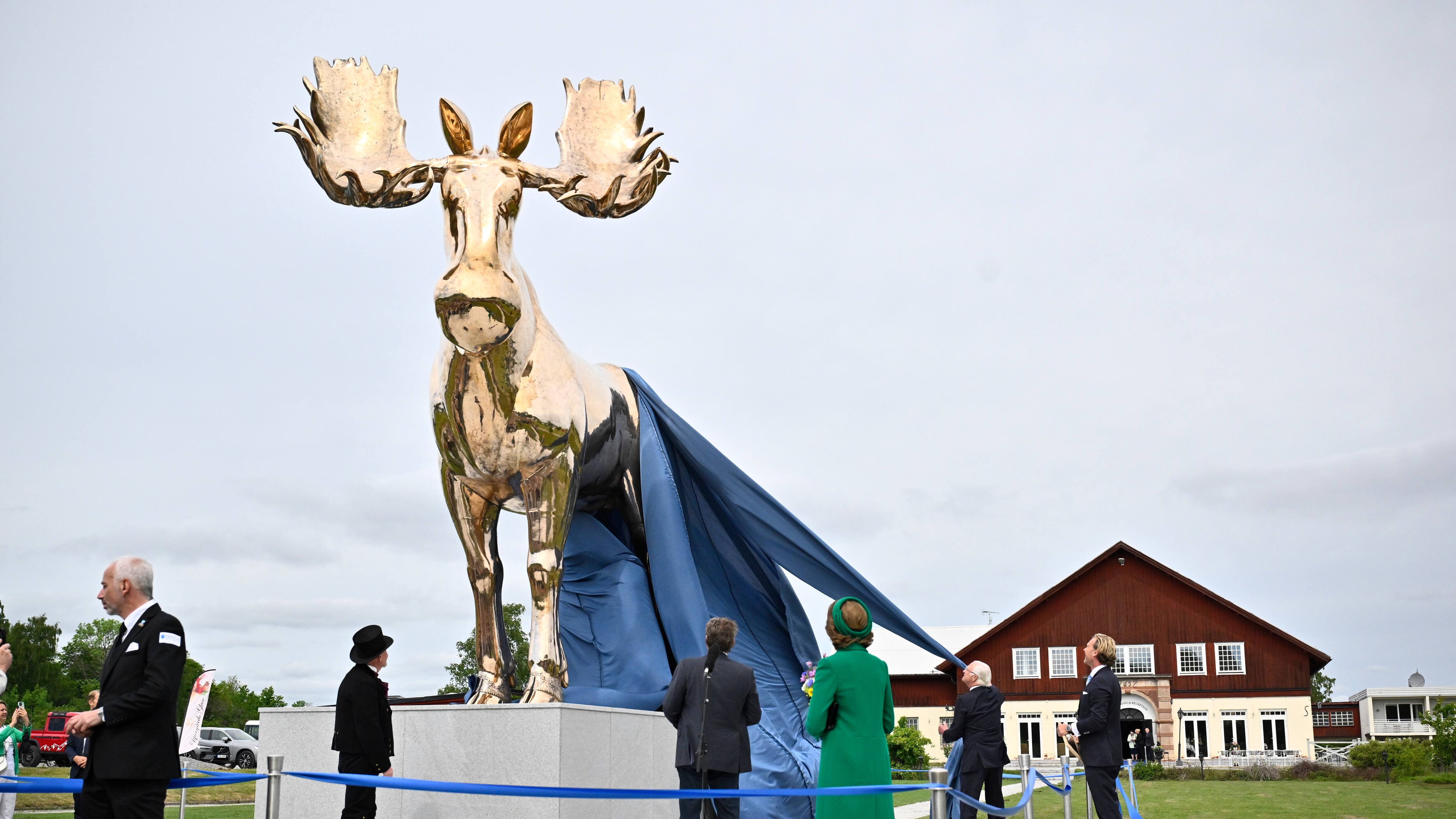 Sweden's King Unveils Giant Bronze Moose Sculpture