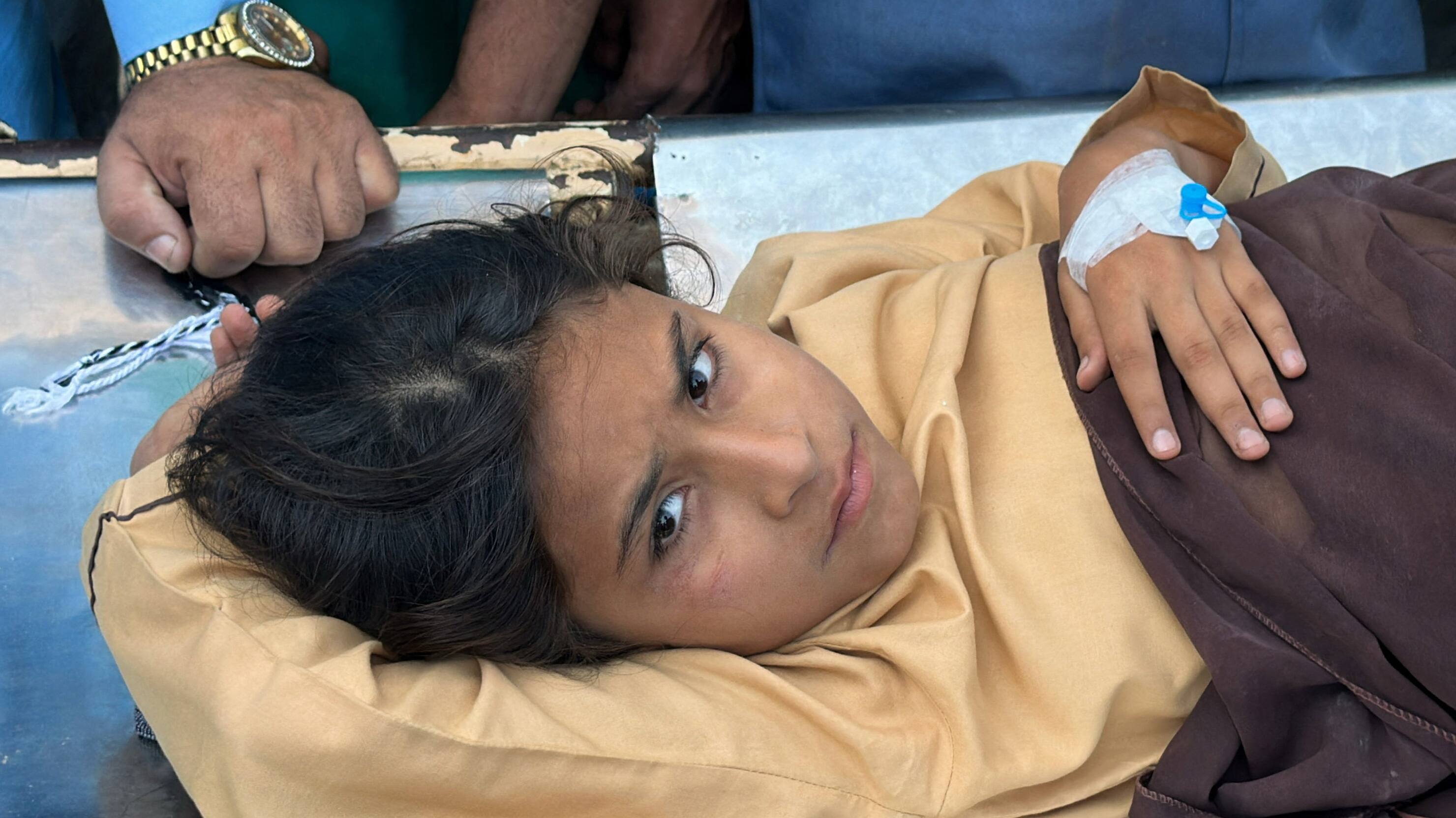 Skoletag kollapser og dræber over 30 børn i Pakistan