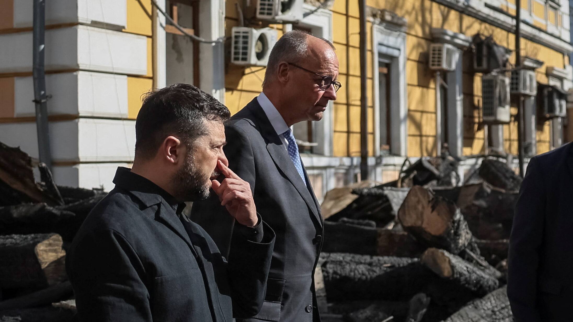 Rusland angriber bro i Kyiv, mens tysk kansler er på besøg