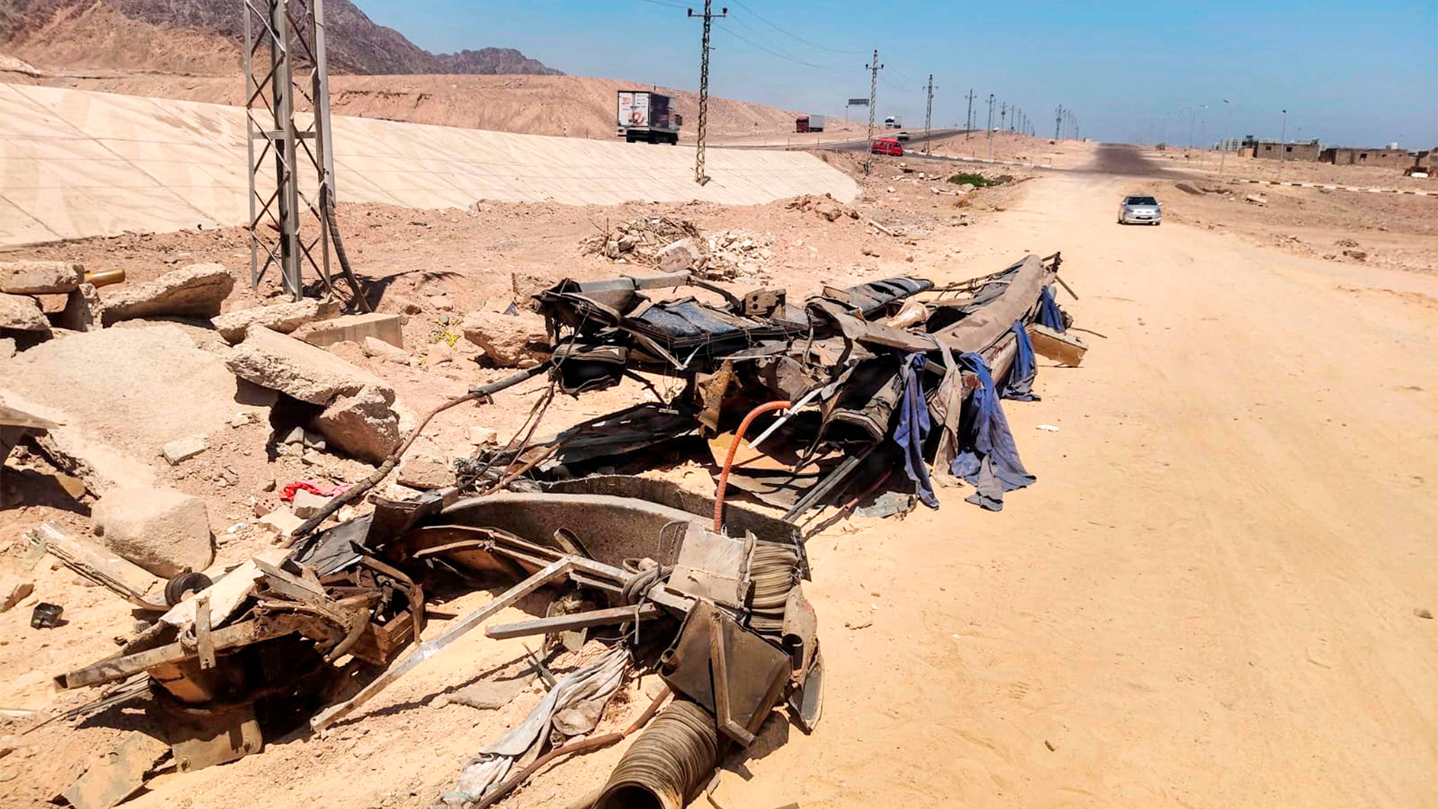 22 mister livet i busulykke i Egypten