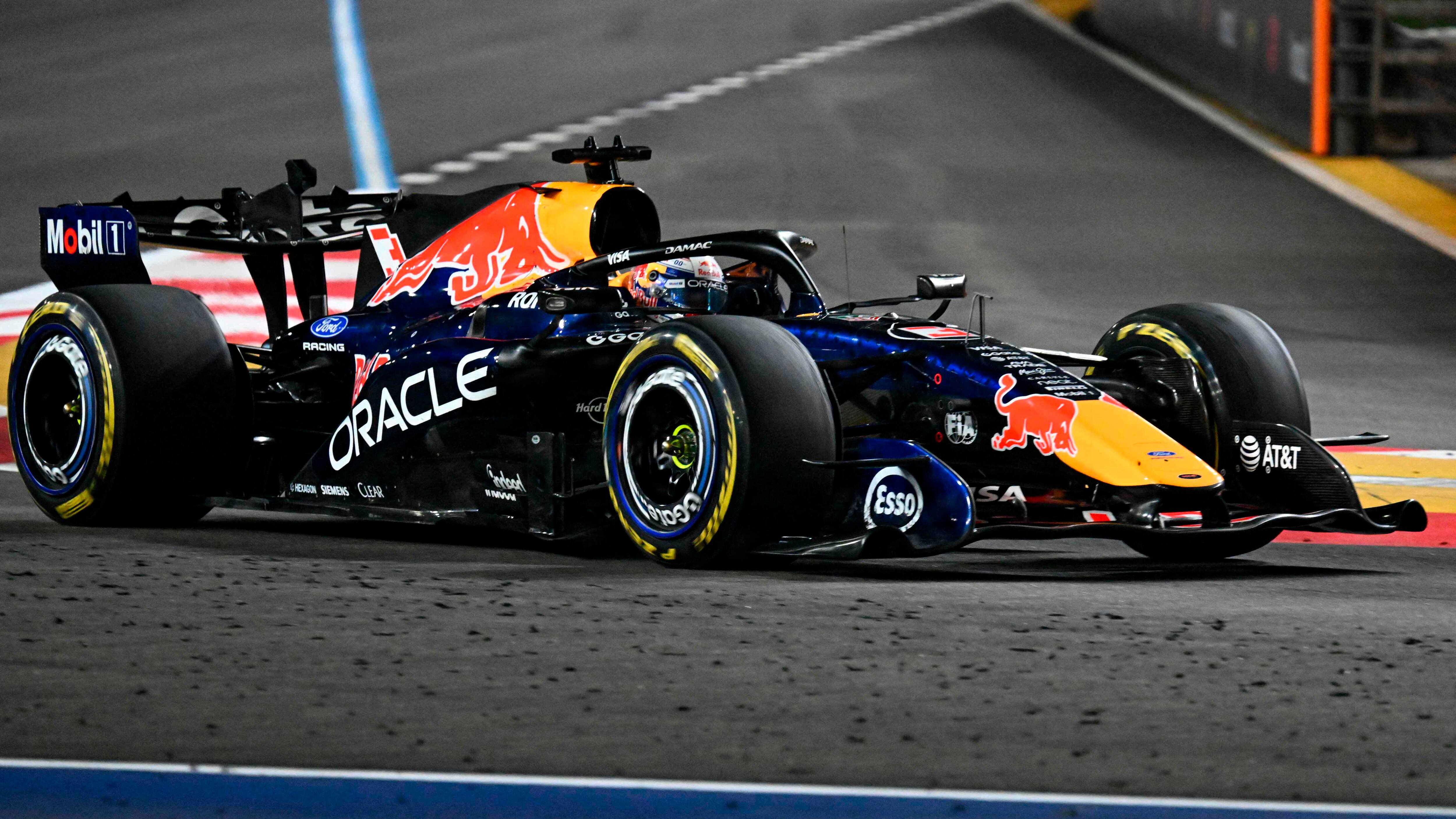 Max Verstappen vinder fra spids i Singapore