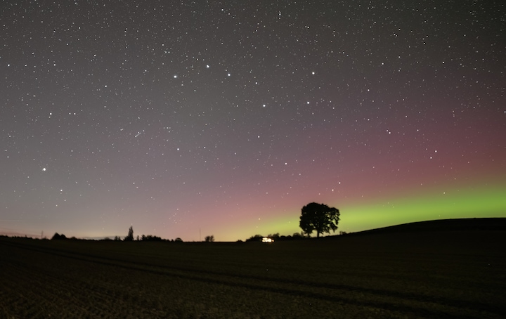 Et glimt med en hale på himlen: Se billederne af kometen her | Vejret | DR