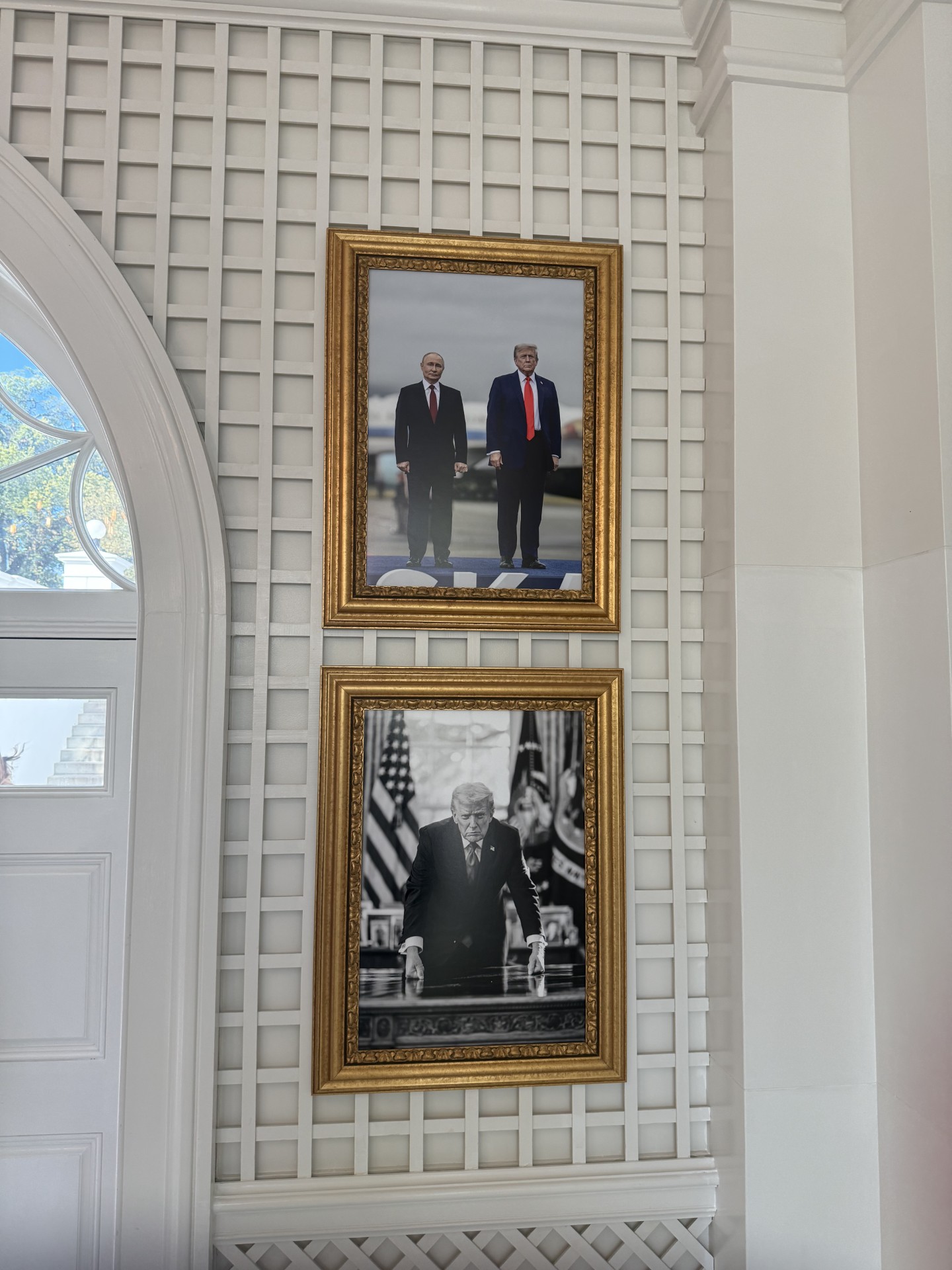 Kig godt på billedet fra Det Hvide Hus: 'Der er ikke noget foto af Zelenskyj'