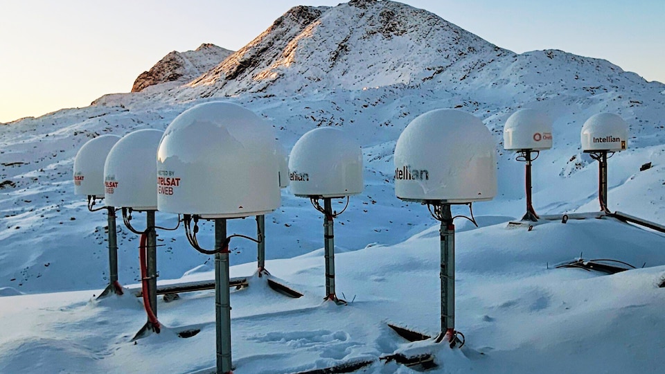AFTER ELON MUSK’S NAZI SALUTES AND HITLER-PRAISING FELON DONALD TRUMP’S THREATS TO INVADE GREENLAND, THE DANISH ISLAND NOW INVESTS IN FRENCH INTERNET INSTEAD OF ELON MUSK’S STARLINK [Danish article, use a browser extension for translation] 🇩🇰👍