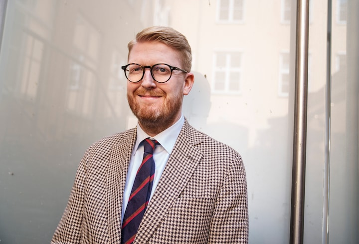 Komiker Nikolaj Stokholm skadet under show i Tivoli | Nyheder | DR