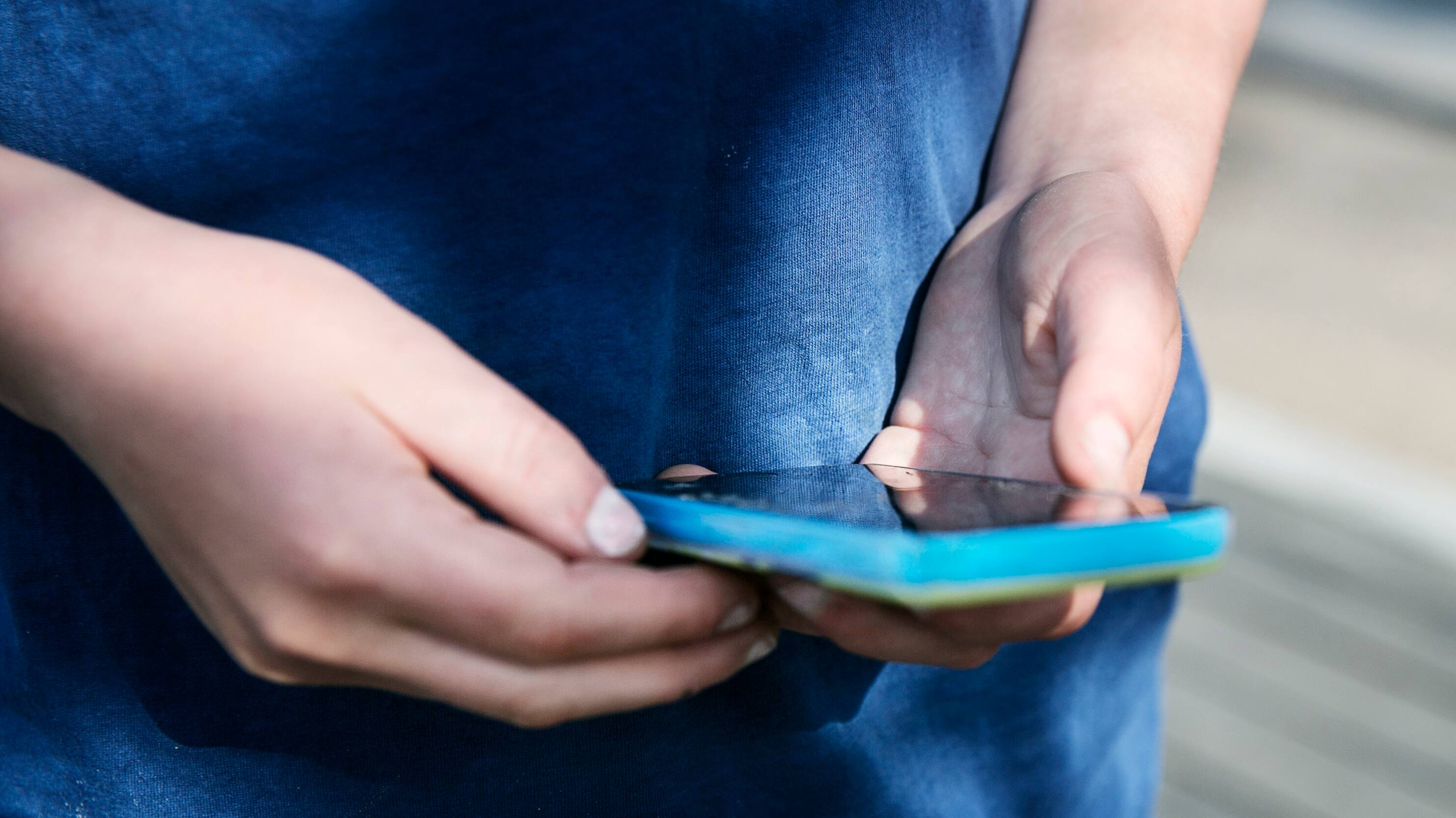 Frankrig forbyder adgang til sociale medier for børn under 15 år