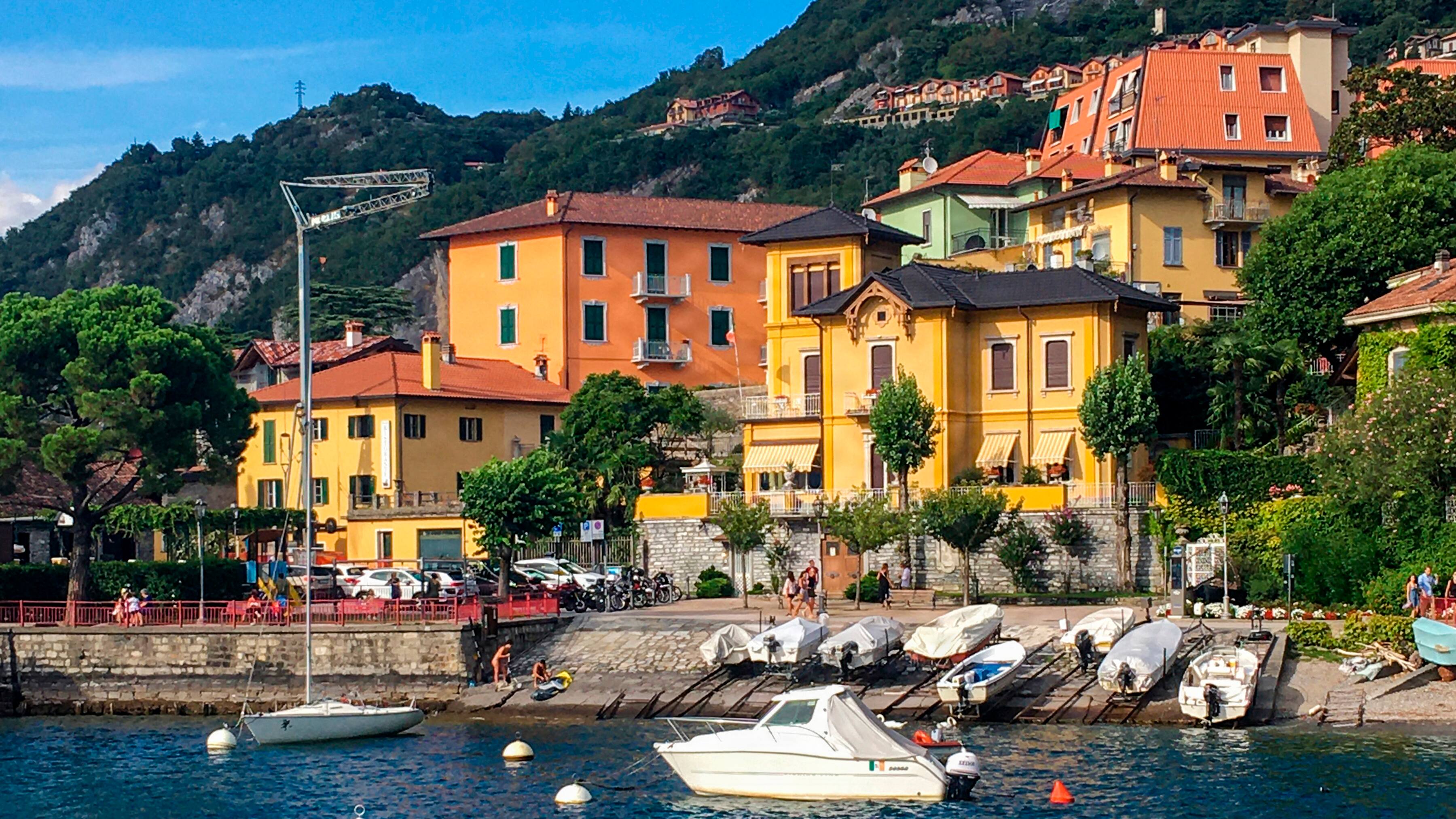 Italiensk ferieby uddeler bøder til turister i bar overkrop eller badetøj på gaden