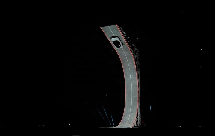 Tesla har præsenteret ny bil – og ja, den kan flyve | Teknologi | DR